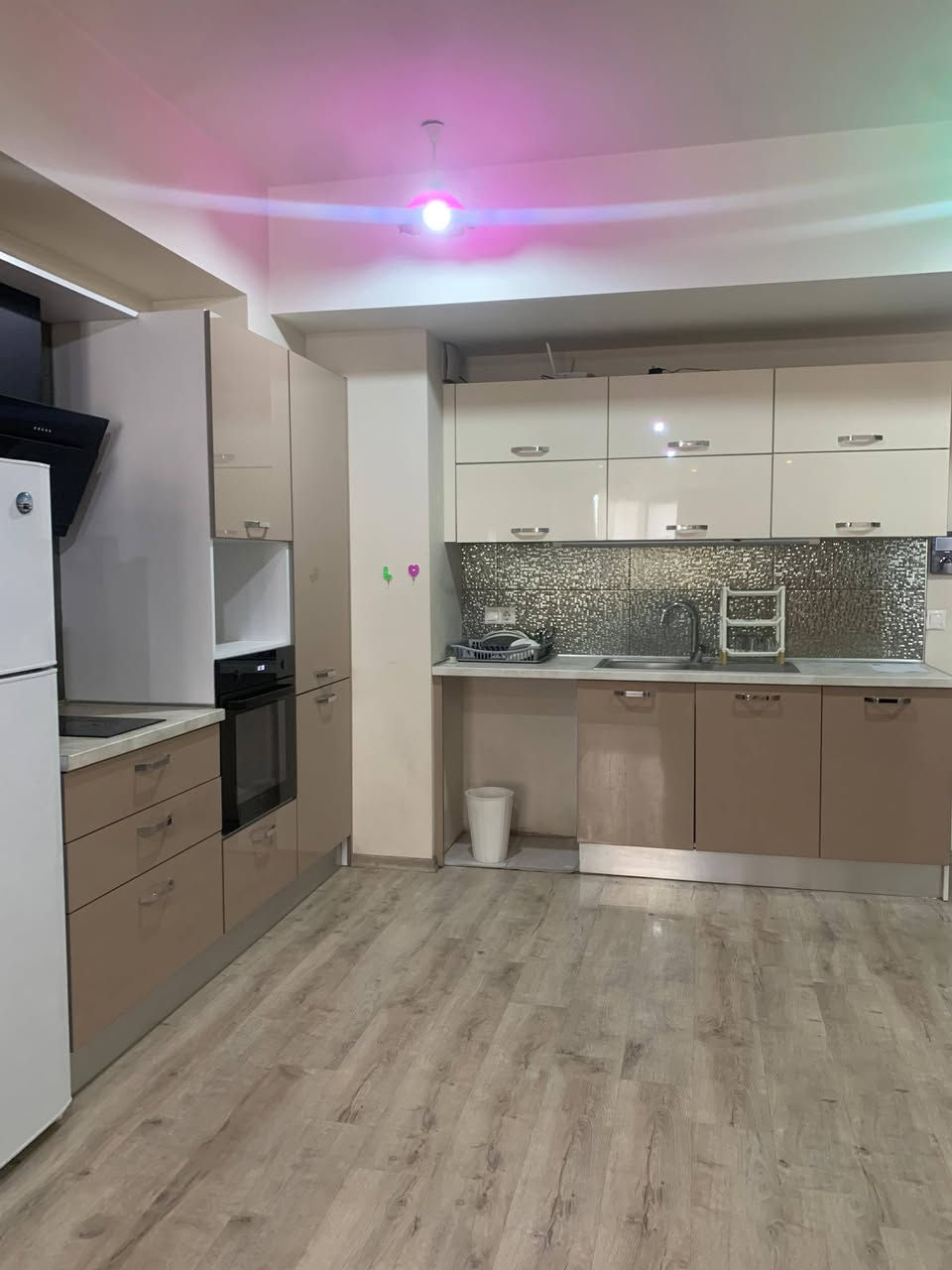 للايجار شقه موثث 350$
مجمع FM في أربيل
مكان على طريق كويه كسنزان 
يم شقق بلاص لايف 
غرف نوم +صاله+حمام +مطبخ 
خدمات كهرباء وماء 24 ساعة 
خدمات شهريه 55
جدن سعار مناسب 
للاستفسار تعال خاص الواتساب
***********
ملاحظه  يتوفر لنا بيوت وشقق ايجار بيع وشراء
