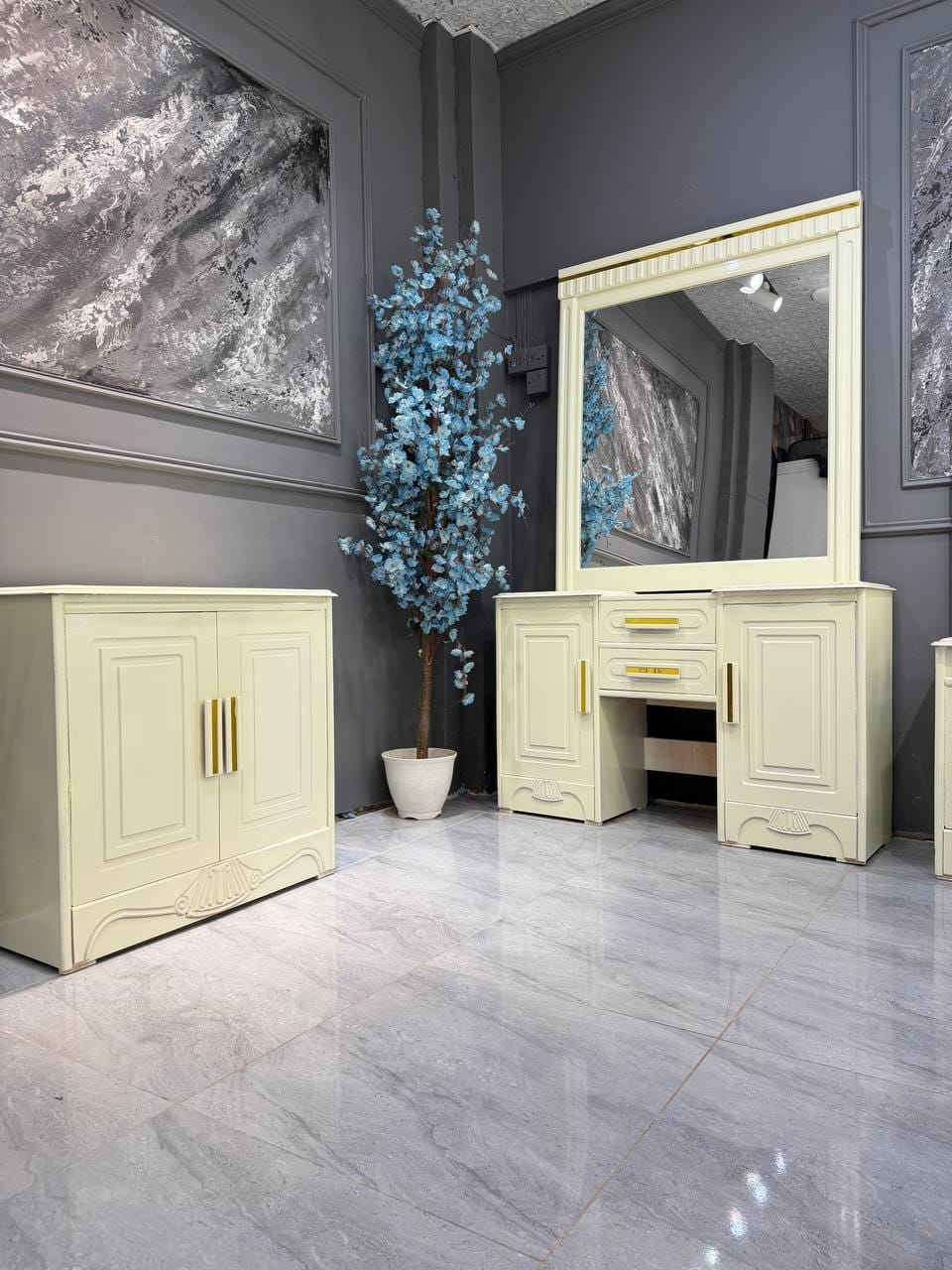 السعر // 950

🔅تفاصيل الغرفة المرمري  ....

 خارج ٤ملم ام دي اف 🔺
وداخل صاج ٣ملم 
صبغ حراري  درجة اولى 

عدد القطع  ٧ قطع 😍
🔺1 //جرباية  قياس  ١٦٠ × ٢٠٠ 
🔺//ميز جانبي ايسر قياس ٥٠
🔺2// وميز  جانبي  قياس ٥٠
🔺3// زاوية ارتفاع مترين عرض ٨٠
🔺4// وميز بلازمه  
🔺5//وميز مراية ارتفاع مترين عرض ١٢٠
🔺6// وكنتور ٦ باب  ارتفاع مترين و١٥ طول ٣ متر و١٥

القطعه الثامنة حسب الطلب شازلون
سعرها ٥٠ الف ❤️

(توصيل مجاني مركز بغداد )
التوصيل يشمل الشد مجاني 🔥
(اطراف ٥٠)
باقي المحافضات حسب البعد
شازلون سعرها ٥٠ الف
شازلون مخزن ٧٥ الف


**إذا كنت صاحب هذا الإعلان وتريد حذفه لأي سبب، رجاءا أرسل رسالة إلى الدعم الفني**