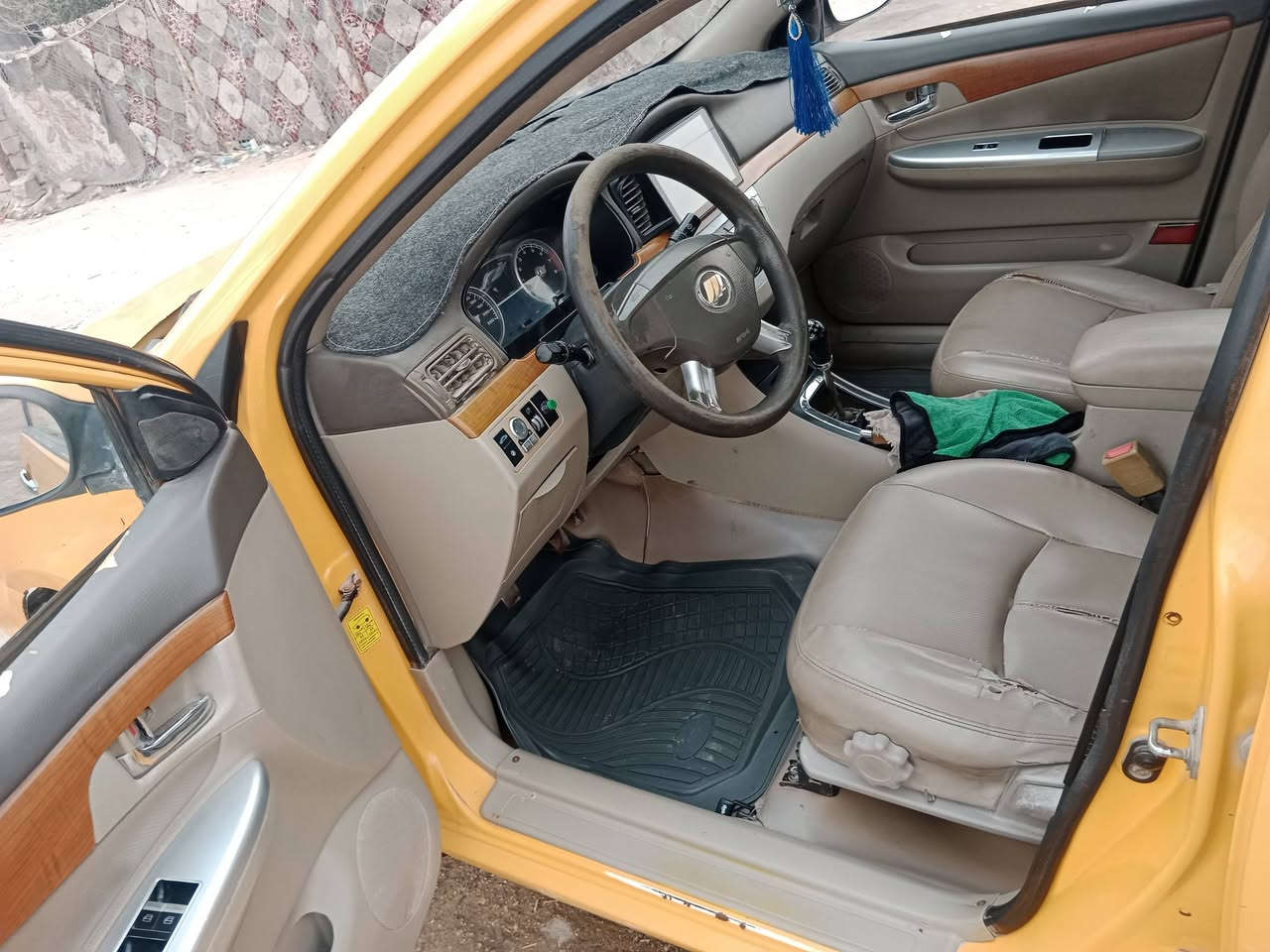 سلام عليكم اليفان 620 موديل 2013 كير محرك جدد تبريد تتفيه شرط تايرات مضاف بدي نضيف لا ضربه ولا صبق بي خياسات كلش بسيطه تحويل ثاني يوم وكاله عامه ام الباركود بسمي دواخله كلش نضيفه شاشه مضخم صوت كلشي شقال بيهه سعر سنويه منتهيه من 2018 هيءه وكرامات عل مشتري  سعر 27 وبيه مجال قليل كلش سياره جاهزه شقل وطلع وين ما يعجبك عنواني البصره الزبير رقمي *********** متواجد وتساب تصال
