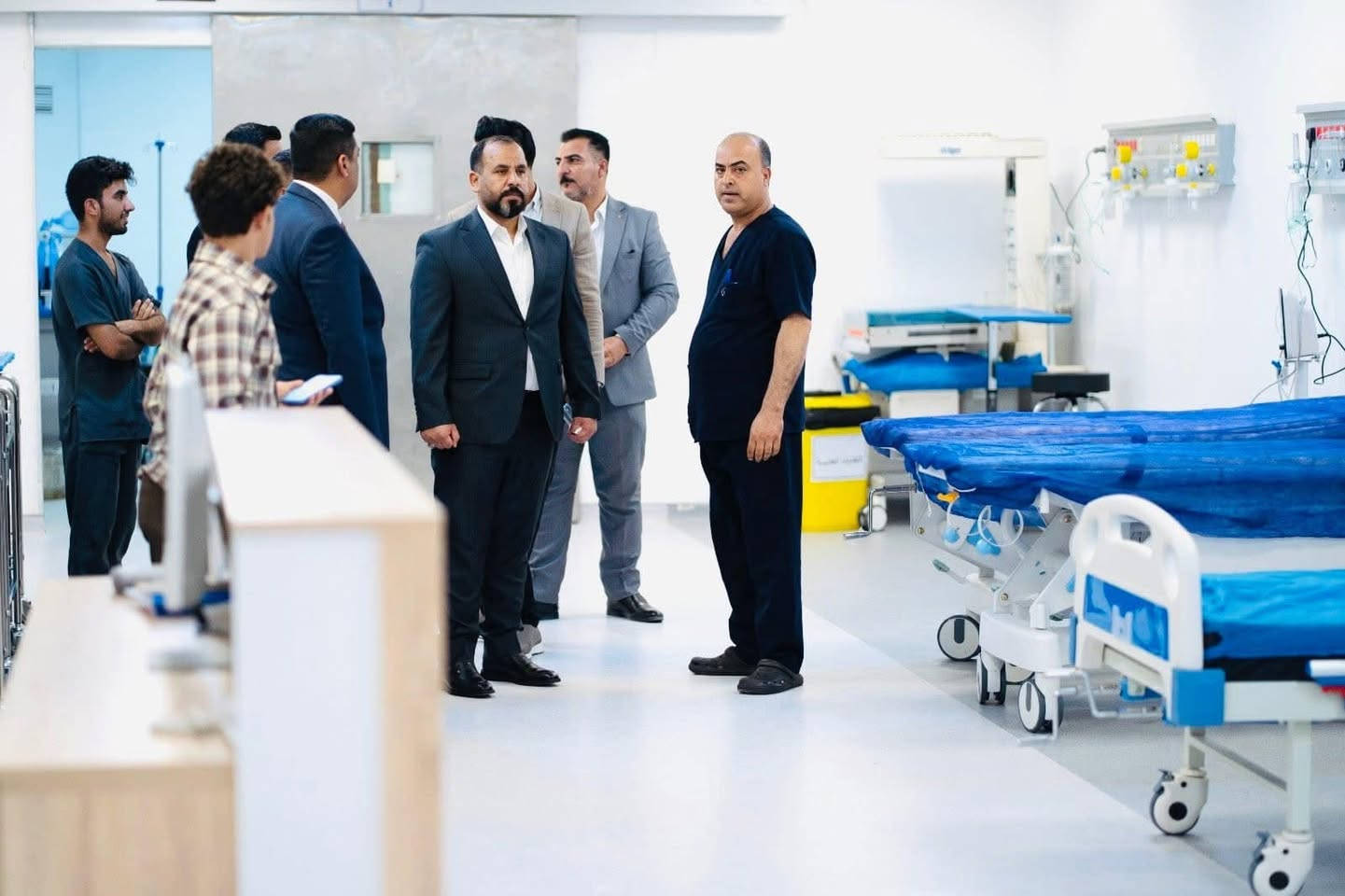 بحضور رئيس مجلس محافظة المثنى افتتاح مستشفى أوروك الأهلي الاستثماري

حضر رئيس مجلس محافظة المثنى الشيخ أحمد محسن آل دريول مراسم افتتاح مستشفى أوروك الأهلي الاستثماري، مؤكداً أهمية دعم وتطوير القطاع الصحي في المحافظة وتعزيز الخدمات الطبية المقدمة للمواطنين.

وأشار رئيس المجلس إلى أن افتتاح المستشفى يمثل إضافة نوعية للمنظومة الصحية في المثنى، ويسهم في توفير خدمات علاجية متقدمة وتقليل الحاجة إلى مراجعة المؤسسات الصحية خارج المحافظة، مؤكداً حرص مجلس المحافظة على دعم المشاريع الصحية والاستثمارية التي تسهم في الارتقاء بمستوى الخدمات المقدمة لأبناء المثنى.


**إذا كنت صاحب هذا الإعلان وتريد حذفه لأي سبب، رجاءا أرسل رسالة إلى الدعم الفني**