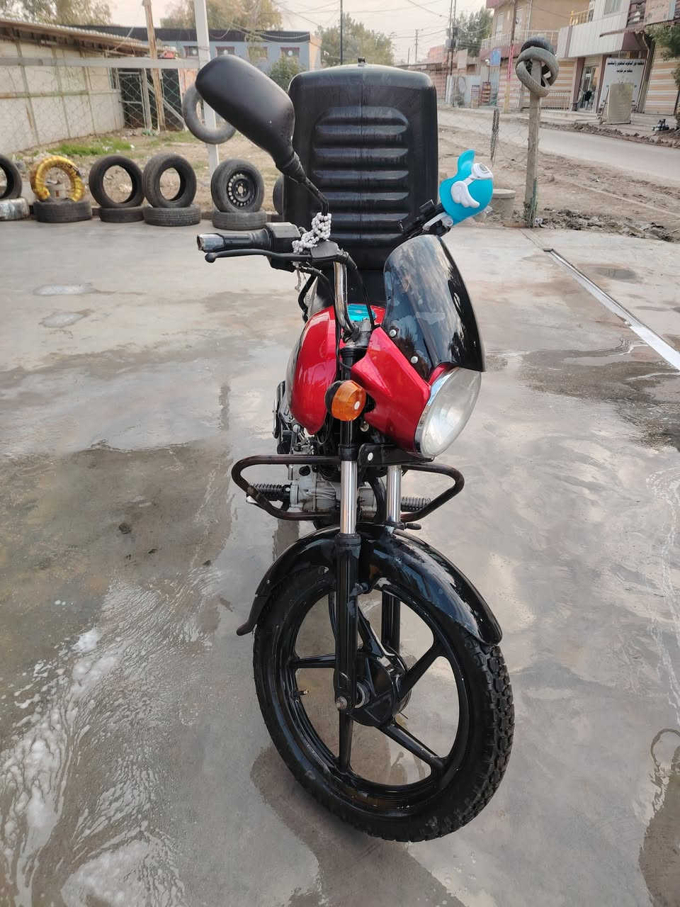 سلام عليكم بوكسر مديل 23 اي نقص ما بيه كمله كله بس بيه خيط دخان من تحم تروح شلع معدل كلجات جداد بيه صندوك وسستم سمعات كبار 3 لسعر 800 ورقه ضايعه مكفوله من باب لبيت تخذه مكاني بغداد زعفرنيه ***********
