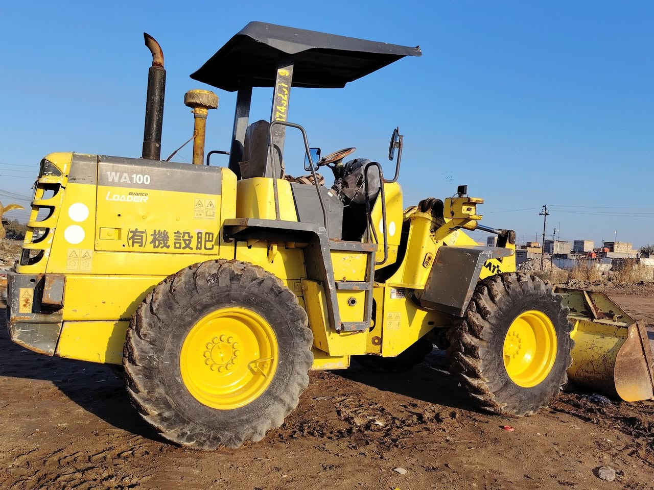 السلام عليكم  شفل كماتسو للبيع  حجم 100 6 سلندر مديل 2012 رقم بصرة بسمي مداور ثاني يوم  الاتصال ع الرقم ***********.
