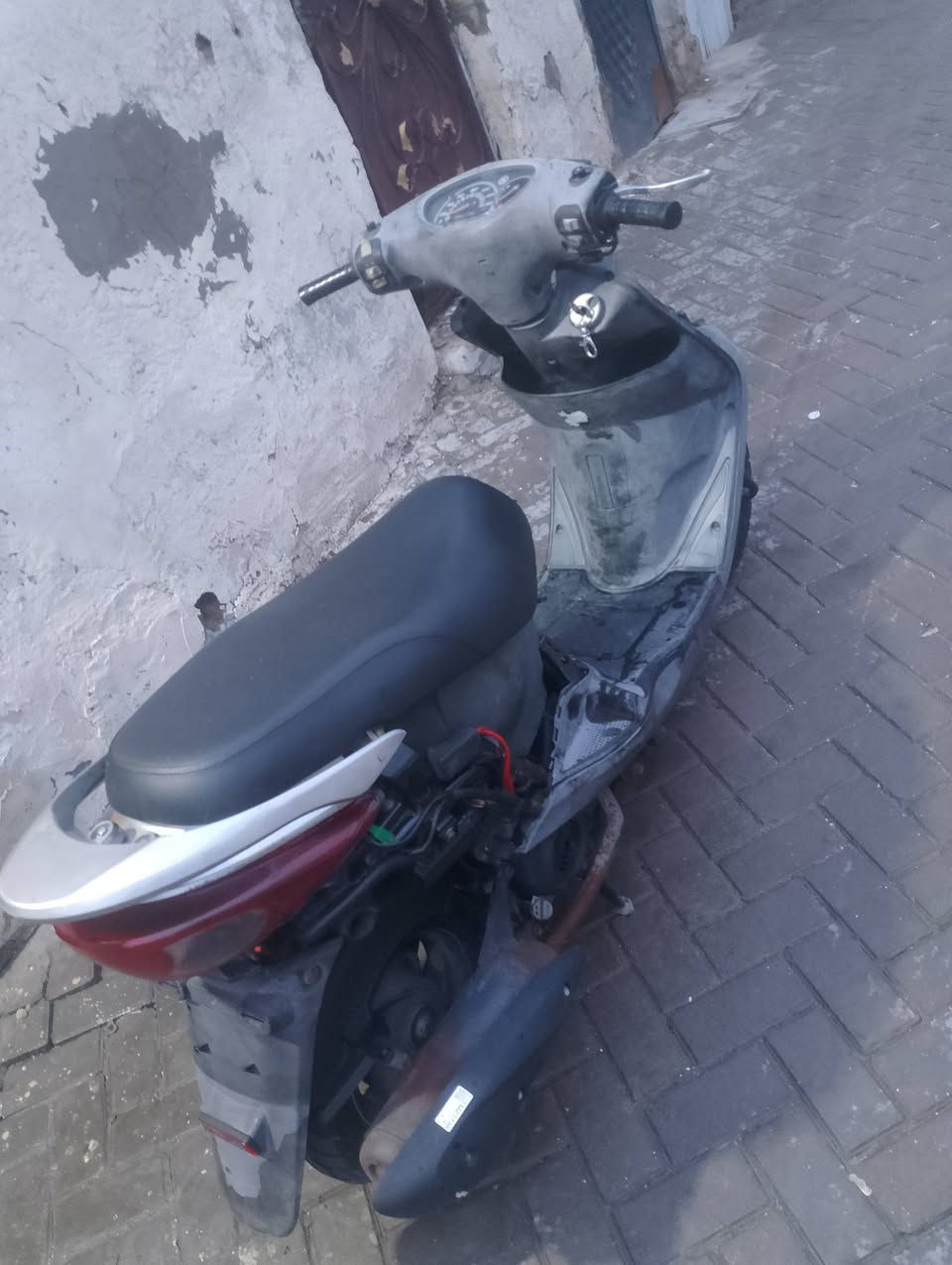 سلام عليكم دراجة بريز رمبة كاملة من كلشي برغي ما نقصها مكينة مكفولة ختم واحد كفرهة موجود كهربائيات كاملة ب ٥٥٠ وبيهة مجال للشراي مكاني بغداد مدينة صدر ***********
