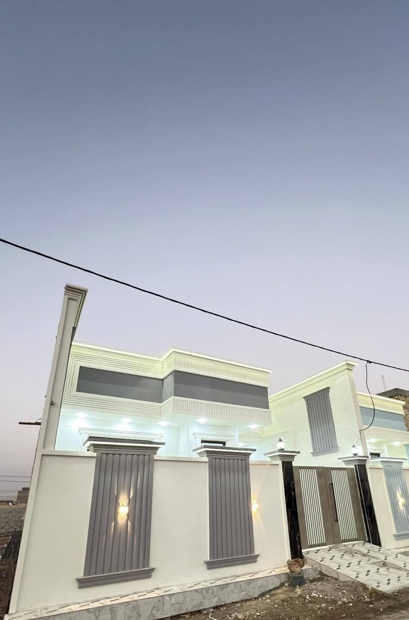 دار سكن للبيع
___
العنوان : حي الجامعة 
 داخل مجمع حيدر ابن حجي هندي النموذجي
مجمع خدمات كاملة
كهرباء _إنارة _ماء _مجاري _ تبليط _ أرصفة_مولدة منطقة
البلوك رقم 13 _يقع على شارع بعرض 15 / M _موقع مميز  

-------------------------------------
زراعي سند 25 
بناء حديث  
غير مسكون
طابق واحد كونكريت مسلح

المساحة :200 / M

--------------------------------
 تفاصيل البيت 
____
غرف نوم عدد 2 نظام سويت، صالة عدد 2، استقبال، مطبخ(حار+بارد)، مجمع صحي عدد 2، گراج سيارة، حديقة

 

                          المراجعة 
    مكتب العتابي للعقار  ديوانية الجزائر مقابل فندق
برج الامراء للاستفسار           ***********
                                 ***********
                                 ***********
