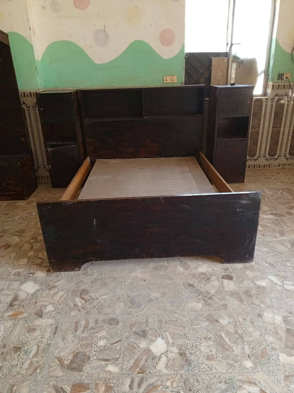 السلام عليكم مكلف بلنشر  غرفه نوم  + بوفيه 
البيع سعرهم 125 وبيهم مجال مكاني نعمانيه حي متنابي 
***********
