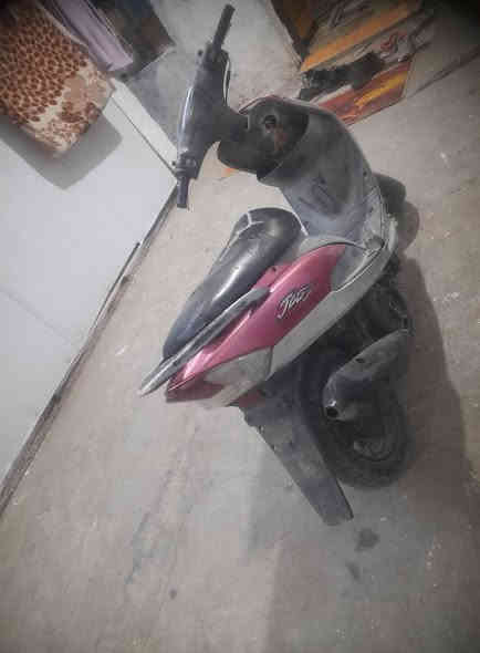 السلام عليكم 
ماكس منغولي كفرات ختم واحد بلادي 
اشتريتها قبل ١٠ ايام وبني نكلب بيها واريد ابيعها 
السعر ٤٥٠ وبيها مجال 
عنوان الامين الثانيه 
رقم ***********
