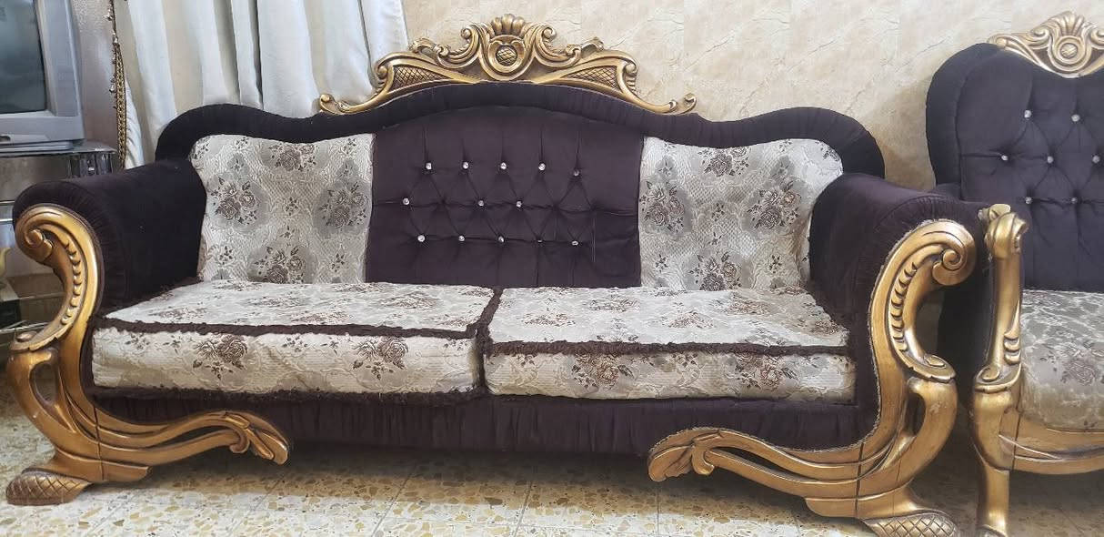 تخم زان مصري اربع كراسي مع كرويتة عدد اثنين السعر ٨٠٠الف مكاني حي الجهاد رقم المبايل ***********
