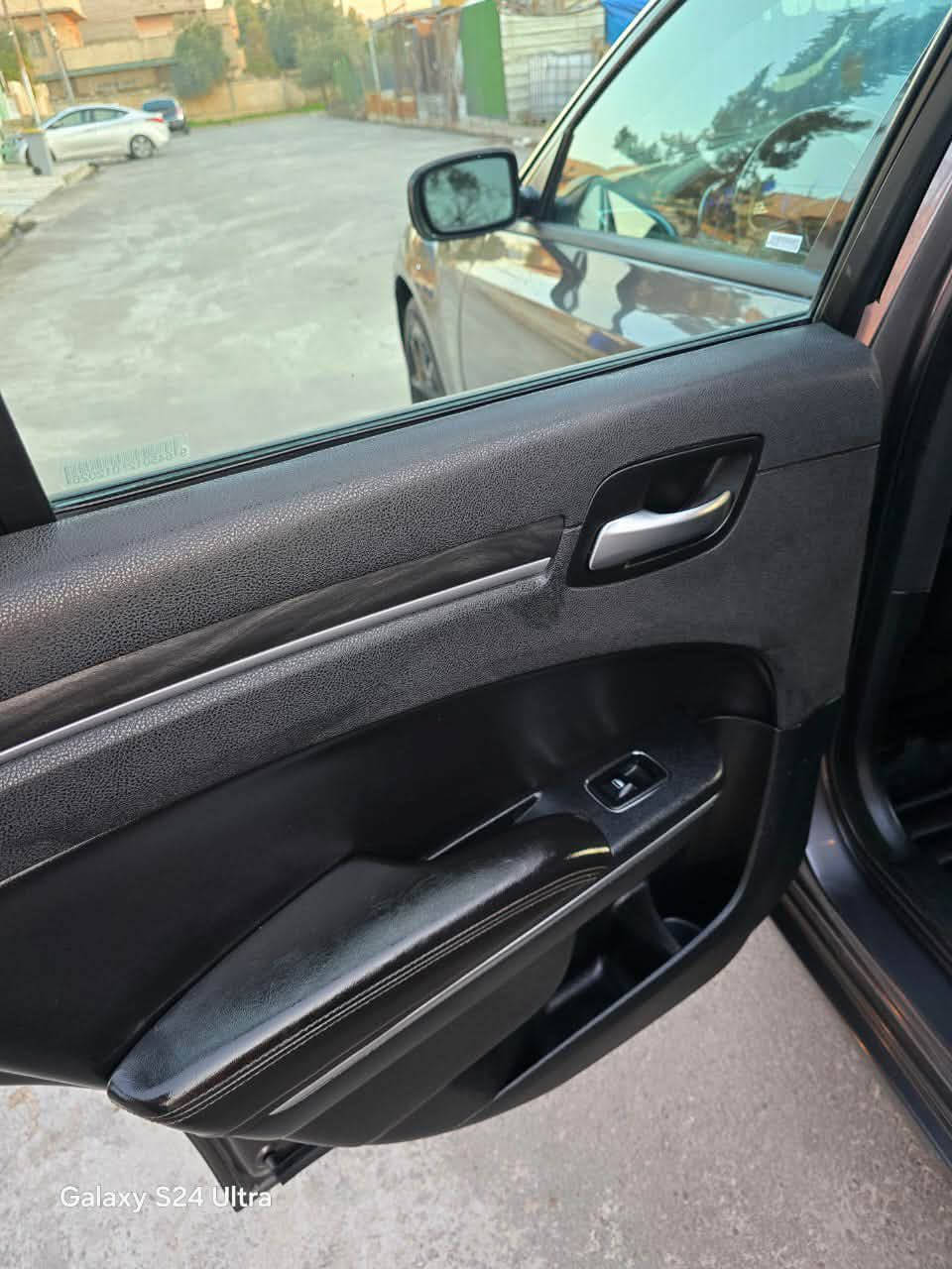 للبيع السعر 210 وبيها مجال
اوباما مديل 18 
تو ويل 
مكينه 3600 
ماشيا 139 
موصفاتك كشنات جلد كهرب
شاشه جبيره 
كير بكره 
تحكمات ستيرن 
بعد بيها موصفات بس بدون فتحت سقف 
السياره حلوه احلا من الصور 
اني الشرعي مالها 
السياره مامشتغله على خط 
ضرر ثلاث قطع ثنين كلير وحده صبغ بجم كبس بدون دواخل بدون ايربكات 
مكان السياره الايسر معارض الجديده 
معرض ركن الذهبي 
***********
***********
