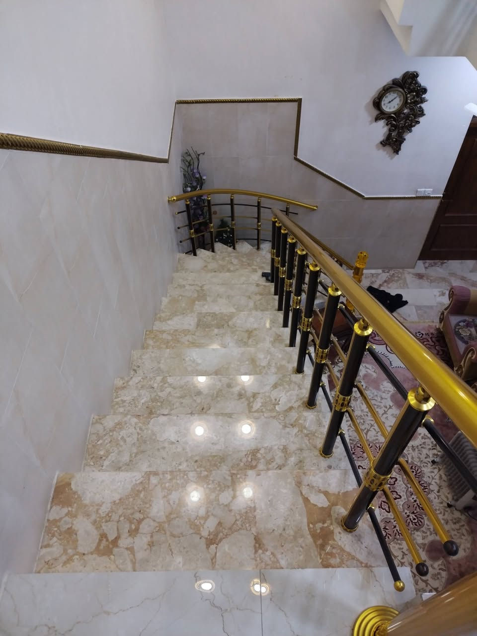 تحيه طيبه
وبعد

للبيع في حي الحسين
بغداد
بيت ١٥٠ م
٤ غرفه نوم وصاله كبيره ومطبخ وبالكون وبيتونة
بناء حديث
البيع والشراء بلنيه
والحمد لله
***********
واتساب
