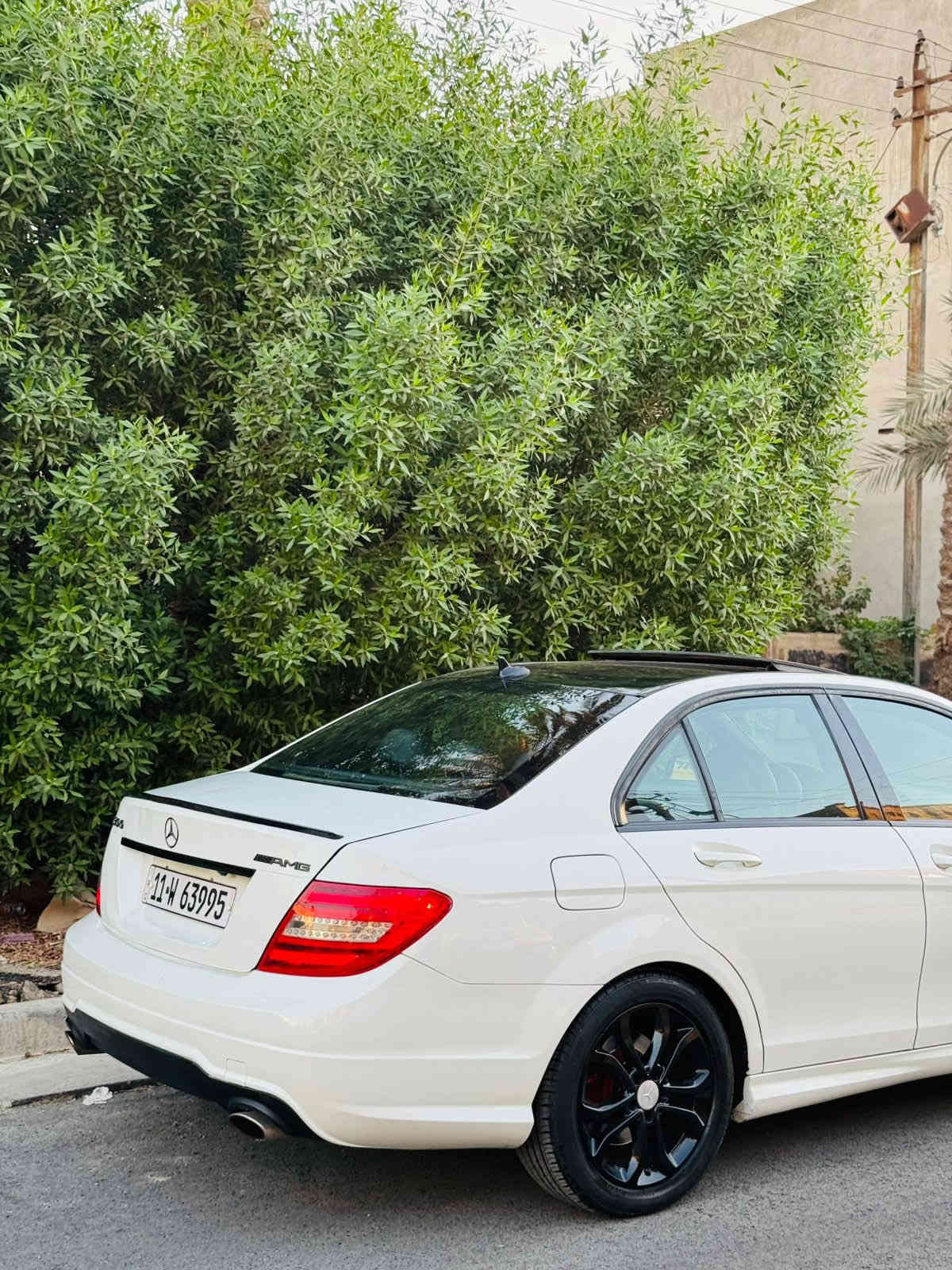 السلام عليكم C350 2012 

الحادث بنيد بدون دواخل 

‎المواصفات: 

‎- فتحة سقف SunRoof 

‎- شاشة وسائط و شاشة معلومات

‎- كاميرا خلفية

‎- داخل اسود

‎- شفتات ستيرن

‎- كشنات جلد تحكم كهرباء

‎- كشنات خزن Memory

‎- كشنات تدفئة 

‎- تبريد قطعتين منفصل

‎- اشارة بالمري 

‎- ستيرن تحكم كهرباء

‎-ماوس تحكم شاشة

‎- سستم صوت هارمن HarmanKardon

‎- ثلاث وضعيات قيادة Sport

‎- مازدات مع بك لايتات AMG 

‎- دوسات و دعاميات AMG

‎تخم تاير جديد و صدرها لوك و التبريد ثلج

‎السعر15.000$ ورقه بيها مجال 

عنواني بغداد المنصور

الرقم  

***********
