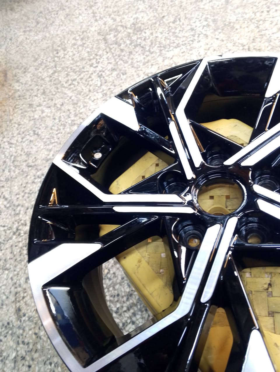 السلام عليكم سوناتا موديل ٢٠٢٤حجم ١٧ بس قطع
العنوان الموال بجانب كنافه القدسي خدمات العالميه 
هاتف ***********
