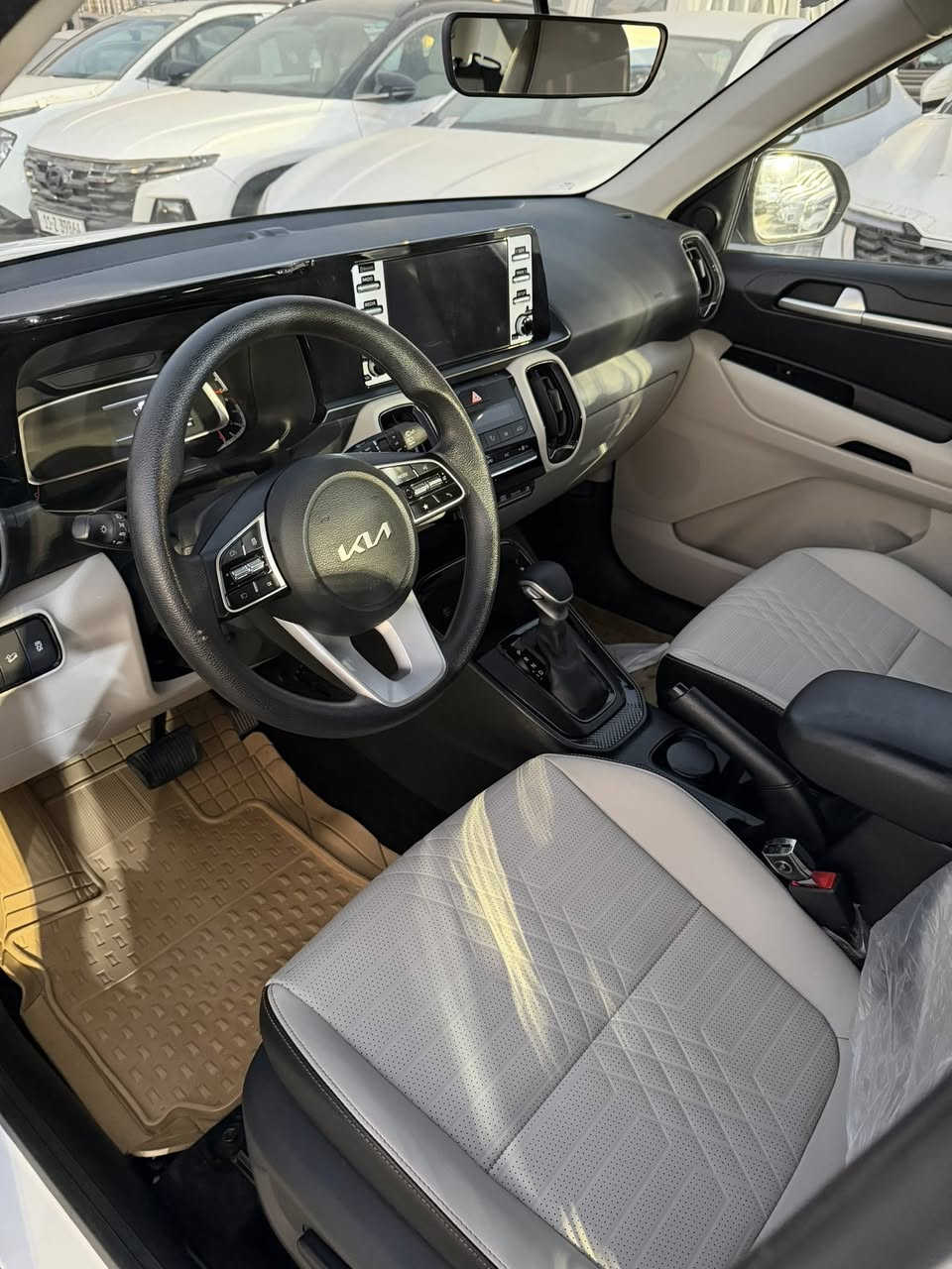 السلام عليكم 
للبيع فقط 
كيا سونيت
موديل 2025
فول 1/1
ماشية 14 الف 
كفالة عامة
رقم بغداد 
السعر 160 ورقة 
مكان السيارة الديوانية


**إذا كنت صاحب هذا الإعلان وتريد حذفه لأي سبب، رجاءا أرسل رسالة إلى الدعم الفني**