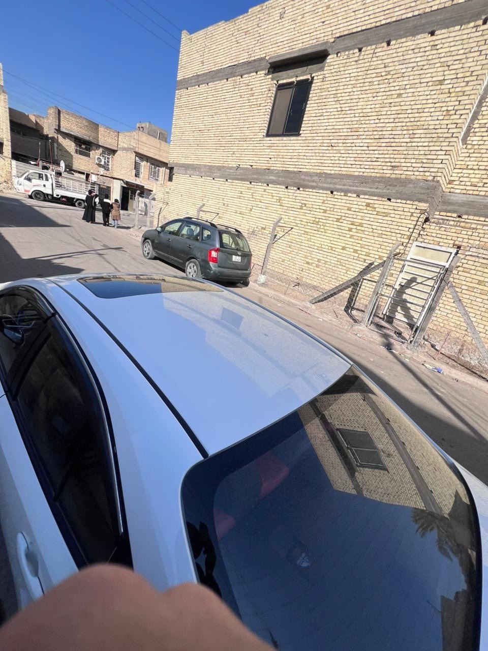 سلام عليكم كورلا هايبرد رقم بغداد بسمي موديل ٢٠٢٤ زيرو ماشية ٩٠٠٠ مواصفات فول داخل احمر تحكم ستيرن جهتين اشاير بل المري مانع انزلاق تحكم ذاتي أو مواصفات خير من الله بيهة بارد بل الجاملغ الخلفي من جهة اليمنى السعر ١٥٥ 
رقمي ***********
