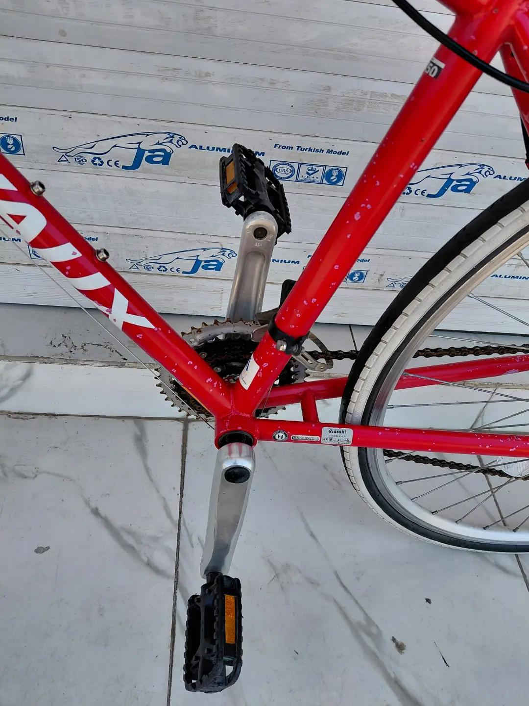 CHEVAUX 2018 حجم 28 / C700 كل الاجزاء المنيوم  الفريم حديد 3 × 7 سرعات من SHIMANO دبل امامي شغال  الدراجة جاهزة بدزن عيوب فقط شخوط بالفريم السعر 165 الف شامل التوصيل    ✈يوجد توصيل لجميع المحافضات ✈ كركوك مدخل سايدين حي الاسرى والمفقودين  معرض ابو شيفان ( *********** )
