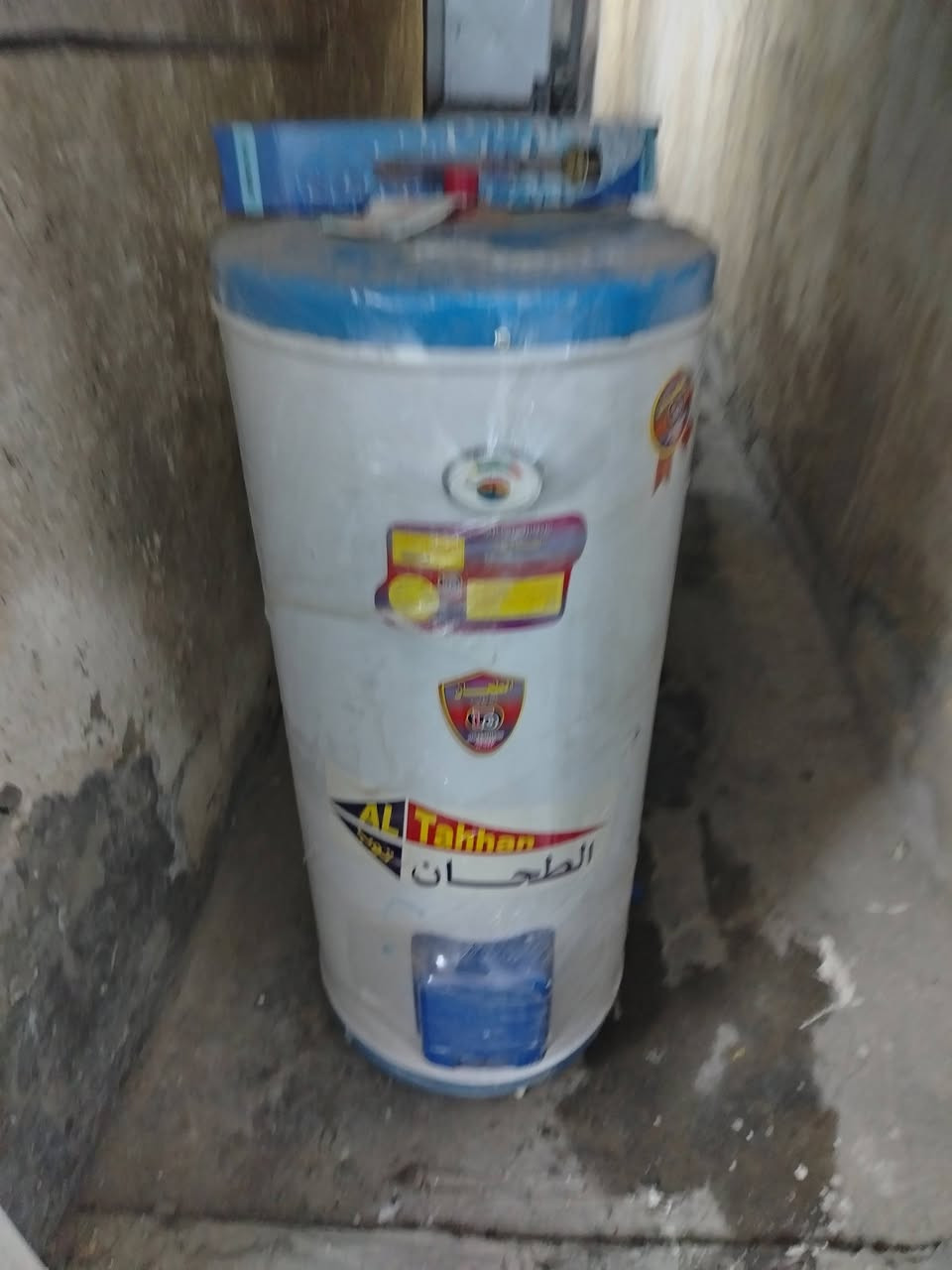 الله شاهد كلهن جدد ممسخدمات ابد سعر تخم ٢٠٠ كاونتر ٢٠٠ غساله ١٥٠ ثلاجه ٦٠ قديمه بس بارده بس ثلاجه قديمه وجمد قوي كيزر ٦٠ ميز بلازمه مع رفوف ٧٠ ***********
