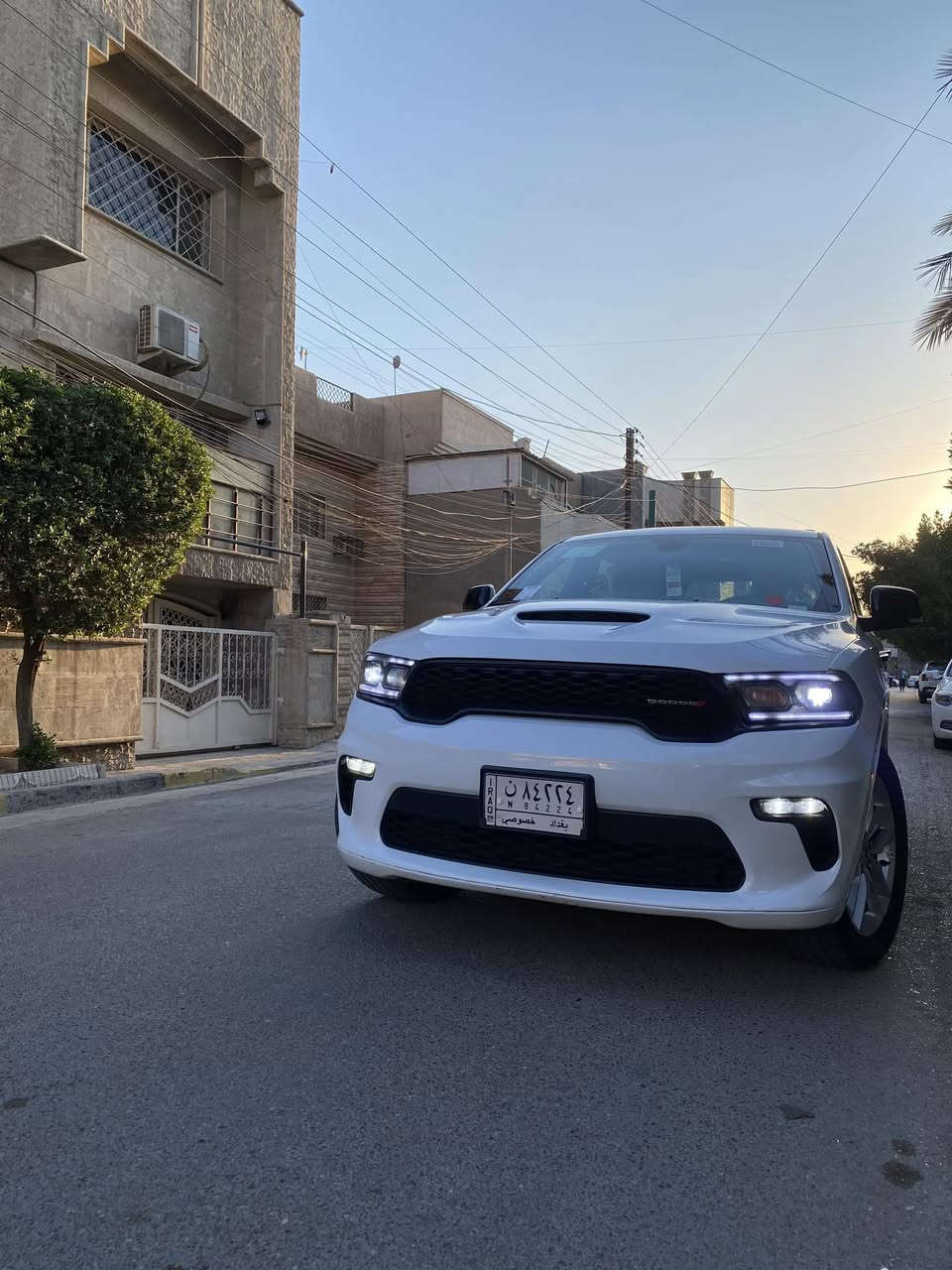 * دوج دورانگو GTبريميوم كامل مواصفات اللون ابيض

الموديل:   ( 2021  خليجي)ضمان شركة هارلم

العداد: 40 الفm  

المحرك: 3.6 لتر 6 سلندر

ناقل الحركة: 8 سرعات 

المواصفات:

*فتحة سقف 

*ويل الالمنيوم قياس 20 انج 

*صندوق كهربائي 

*شاشة لمس قياس 10.1 انج مع نظام ملاحة

*رادار تفاعلي مع خاصية التوقف والانطلاق

*حساسات  خلفية

*كاميرا خلفية

*نقطة عمياء

نظام تحديد المسار 

بلاجكتور امامي 

*مانع تصادم خلفي

*تحذير الخروج من المسار

*مرآة تعتيم ذاتي

*مقاعد من الجلد الفاخر

*مقاعد امامية  كهربائية 

*مقاعد امامية  ومدفئة

*مقاعد خلفية مدفئة

*مقعد السائق ذاكرة

شحن هاتف 

مساعد باركنك 

نظام تدفئة المقود 

*مكيف الهواء مع تحكم 3 مناطق 

*نظام ابل كار بلاى و اندرويد اوتو لاسلكي

*دخول ذكي (بصمة)

*نظام التشغيل عن بُعد

*مصابيح أمامية أوتوماتيكية مع مصابيح نهارية LED 

 رقم الهاتف 📲***********

السعر 297 وبيه مجال حك الجيه 
 
العنوان 📍بغداد
