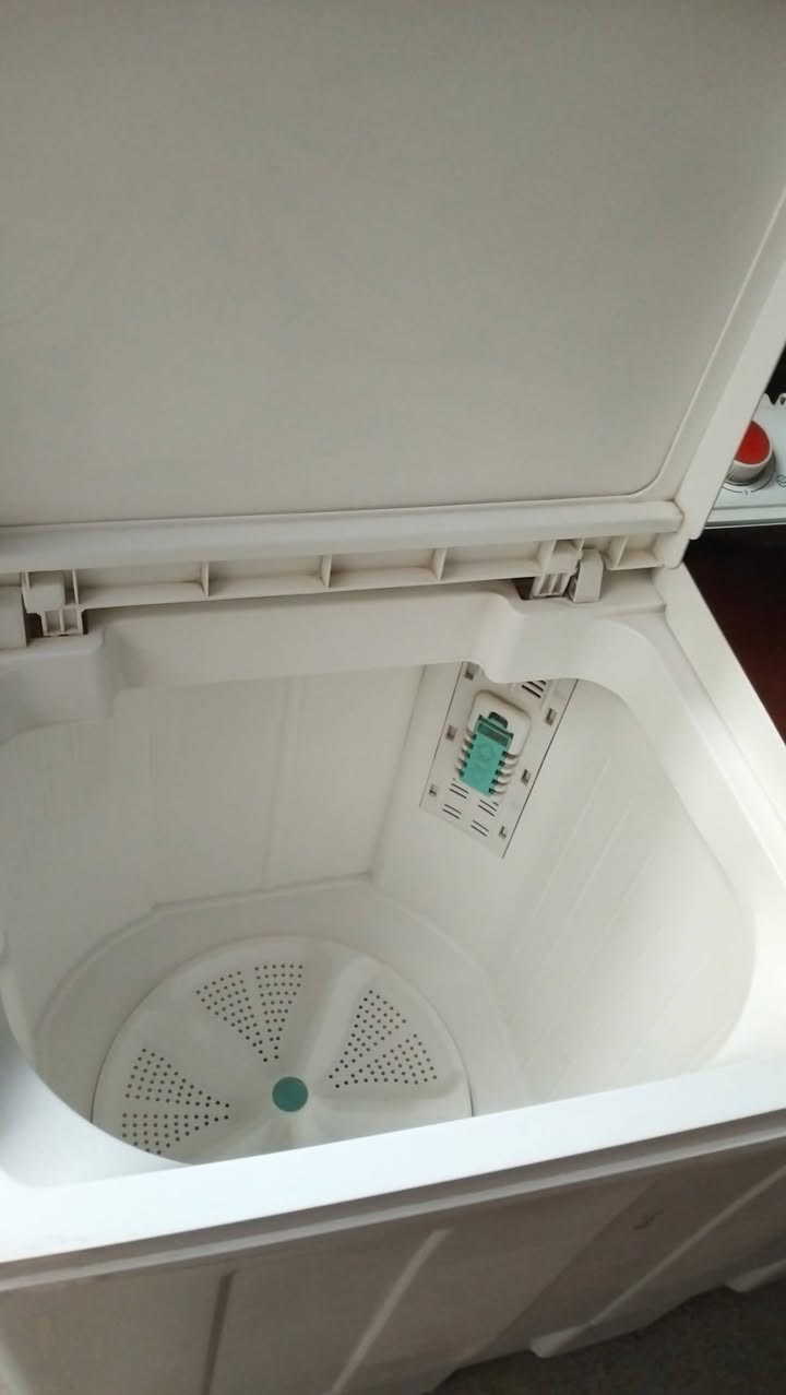 غساله للبيع ٢٥ كيلو جديده صرلها سنه عندي عصرتها عطلت وسويتها ومره الخ هم عطلت 
السعر ٤٠ الف الغسل كلشي مابي المكان حي الانتصار


**إذا كنت صاحب هذا الإعلان وتريد حذفه لأي سبب، رجاءا أرسل رسالة إلى الدعم الفني**