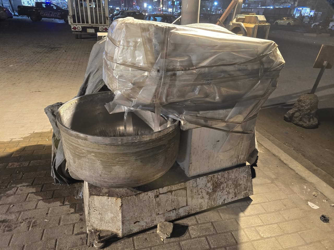 عجانه لولبيه تركي جيس ونص الذراع ملحوم
مكينه توس 
قوالب توس 
فرن طبقي ٣خانات مشعل فوك ومشغلين جوه 
العنوان _بغداد 
الرقم: *********** اتصال فقط فقط المو شراي لا يتصل
