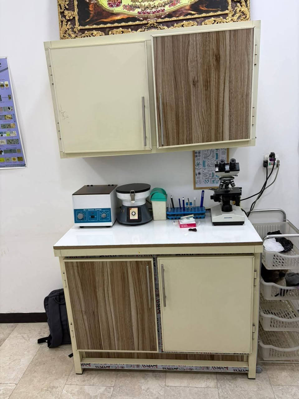 #اثاث_عيادة_للبيع 
1_رسبشن مراجعين 
2_ براد 
3_ كاونترات عدد 2 
4_ميز حديد 
5_ميز 
6_ مكتبي 
***********
