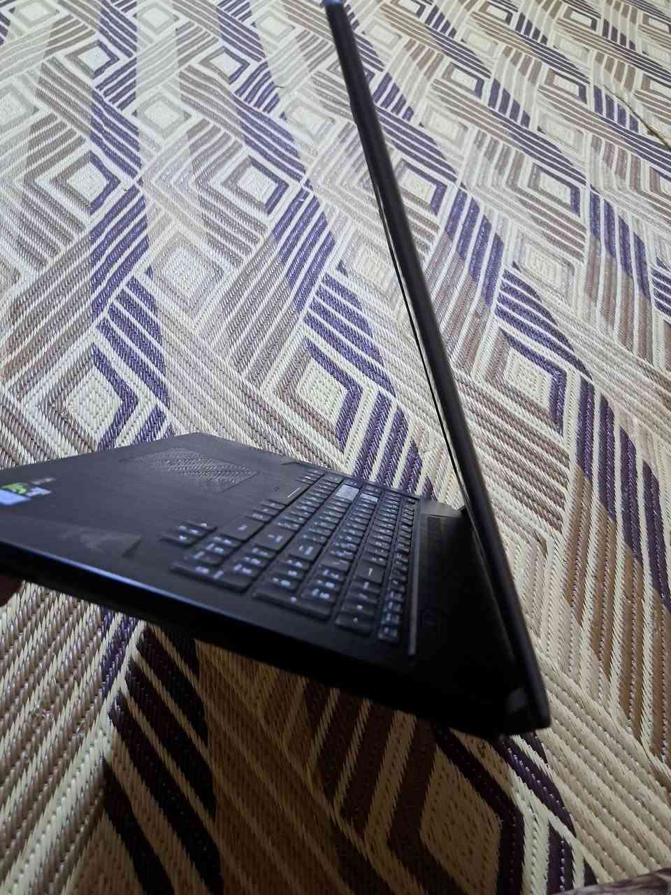 🔥 للبيع: لابتوب جيمنج وإصدار هندسي احترافي ASUS TUF Gaming (بحالة ممتازة ونظافة تامة) 🔥

جهاز قوي جداً ومثالي لكل من يبحث عن الأداء العالي في الألعاب الثقيلة، برامج المونتاج، التصميم الهندسي والبرمجة، أو منصات التداول والتحليل الرقمي الاحترافي! الجهاز نظيف جداً ومفرمت جديد وجاهز للاستخدام مباشرة مع كامل التعريفات الرسمية.
​💻 المواصفات التقنية الكاملة:
​المعالج (CPU): Intel® Core™ i7 (سريع جداً في معالجة البيانات والبرامج الضخمة بدون أي تعليق).
​الذاكرة العشوائية (RAM): بحجم 16GB DDR4 (تضمن لك سلاسة فائقة في فتح برامج متعددة والتنقل بينها بدون أي بطء).
​كرت الشاشة الخارجي (المنفصل): NVIDIA® GeForce® GTX 1060 (بمساحة 6GB VRAM فعلية ومستقلة) - أداء قوي وجبار لتشغيل ألعاب الـ eSports والبرامج الهندسية والرندرة بسلاسة فائقة.
​كرت الشاشة الداخلي (المدمج): Intel® UHD Graphics 630 (ذكي وموفر للطاقة، يعمل تلقائياً أثناء التصفح والمهام اليومية للحفاظ على البطارية).
​النظام والتعريفات: ويندوز نظيف مفرمت حديثاً ومحدث لأحدث نسخة مستقرة لضمان أعلى أداء.
​✨ ميزات إضافية بالجهاز:
​تصميم ASUS TUF الشهير بالقوة والمتانة وتحمل ظروف العمل الشاق.
​كيبورد جيمنج مريح جداً مع إضاءة حمراء مميزة وتحديد واضح لأزرار الحركة (WASD).
​نظام تبريد مزدوج (Dual Fans) يحافظ على استقرار الحرارة أثناء ساعات العمل الطويلة.
​📌 الحالة: الجهاز نظيف جداً (بحالة شبه جديدة) وخالي تماماً من أي عيوب مصنعية أو صيانة سابقة، وجاهز للفحص والتقليب قبل الشراء.
​السعر المطلوب: 650,000 دينار عراقي (أو ما يعادله بالدولار: 430$)
​المكان: الأنبار / الرمادي (متوفر الفحص والتسليم المباشر يد بيد).
📞 المهتم يتفضل بمراسلتي على الخاص للشراء أو الاستفسار. ***********
