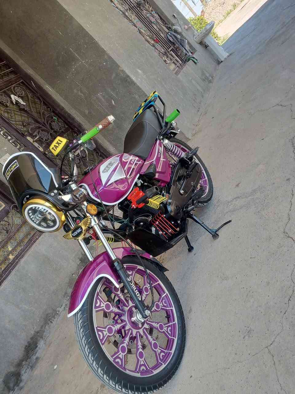 السلام عليكم دراجه للبيع موديل 25 كفاله عامه مكينه 200 اوراق كامله الدراجه مقفوله من الشخط مكاني الحمزه الغربي قرب شركه الاتحاد السعر خاص////***********
