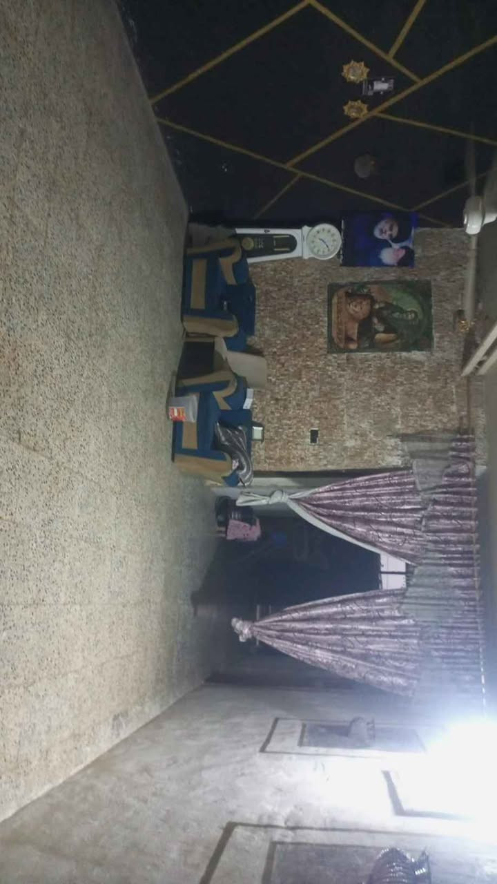 بيت للبيع عقد 25 مساحه 900م البناء 375م   3غرف وصاله ومطبخ وصحيات داخليه وصحيات خارجيه المضيف 75م  *********** Singapore
