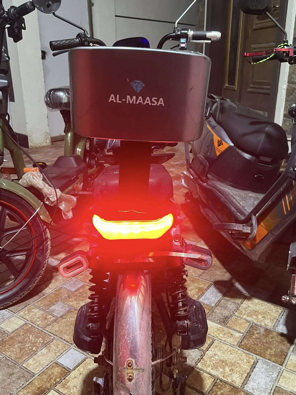 بايسكل شحن للبيع (تمت إعاده النشر بسبب الوعود الكاذبه ) حجم ٢٠
السعر ١٨٠ وبي مجال 
شاشه كبيره 
مثبت سرعه 
أربع نمر 
أربع اشاير شغاله
مكان الرمادي الجمعيه قرب جامع هميم
للاستفسار التواصل على الرقم ***********
