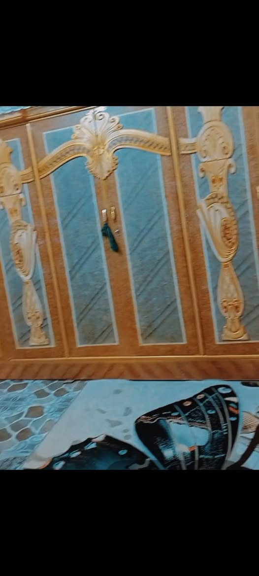 السلام عليكم غرفةة للبيع مكان بغداد رئاسة العبيدي للاستفسار الاتصال بالرقم ***********
