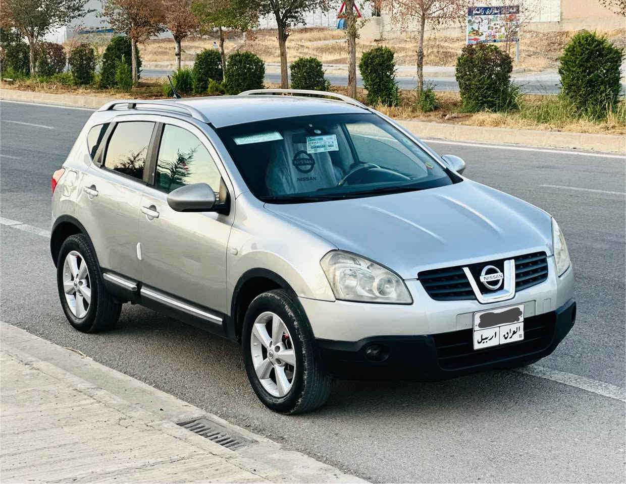 نیسان قەشقای 2008  مەکینە 20 مەرغوب  ئێرباگ و لێدراوی بی بۆیاخ نیە،
 ،ئێرباگی هەمووی بیلادیە  کامێرا وABS سوکان فۆلیۆم بلوتوز و جی پی ئیس تحدیدسورعە دژه‌خلیسك حاسـە تەلەفۆن ئاوينەئۆتۆ جاموئاوینەکارەبا و جام هیتەر 4تايەی و ویلی لۆک گێرو مه‌كينە‌و تەبریدی بە‌شـە‌رت بەنزین زۆر کەم دەخوات و بی مەسرەفە , نرخی تەنها  ٩٧  گەڵا  مجال
0750 1316360 رانية, السليمانية
