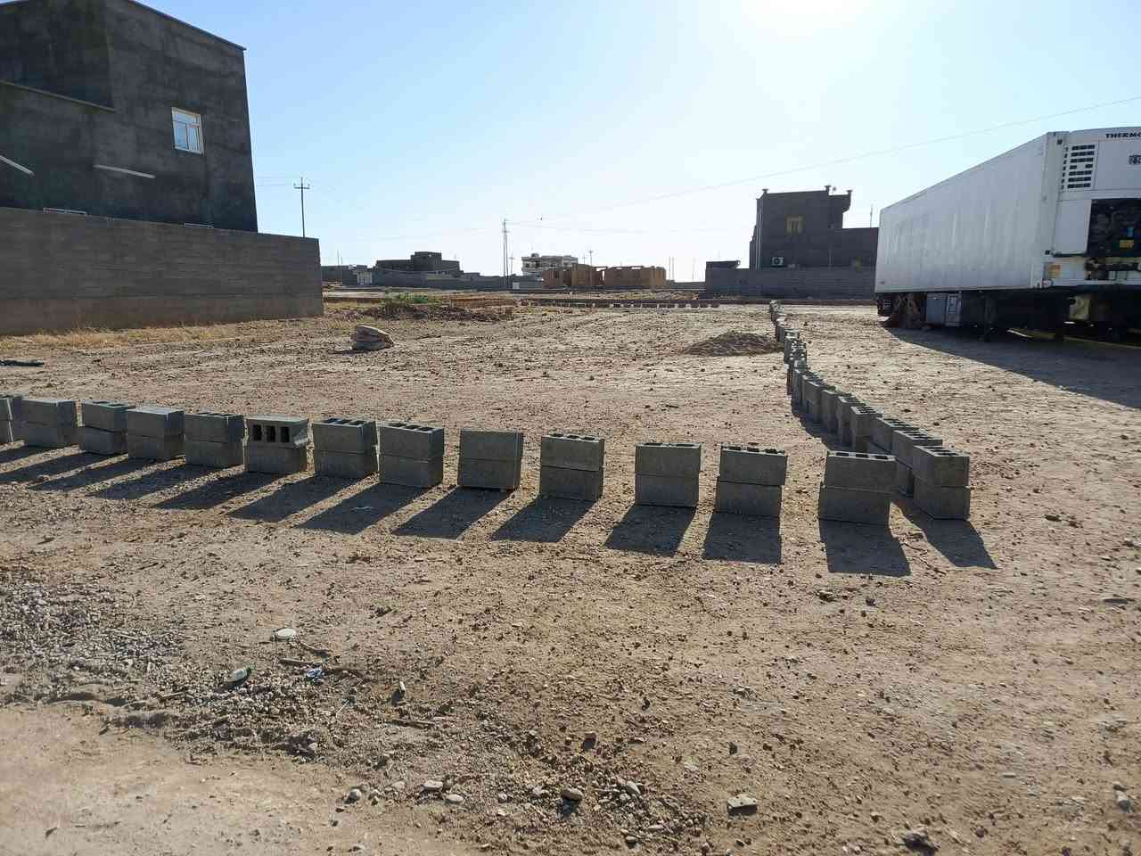 سلام عليكم اخوان قطعة ارض للبيع القائم حي غزة قرب بيت ام سارة  مساحة القطعة. ٨٠٠ متر على ثلاث شوارع سعر القطعة 25 وبيها مجال للاستفسار ***********

