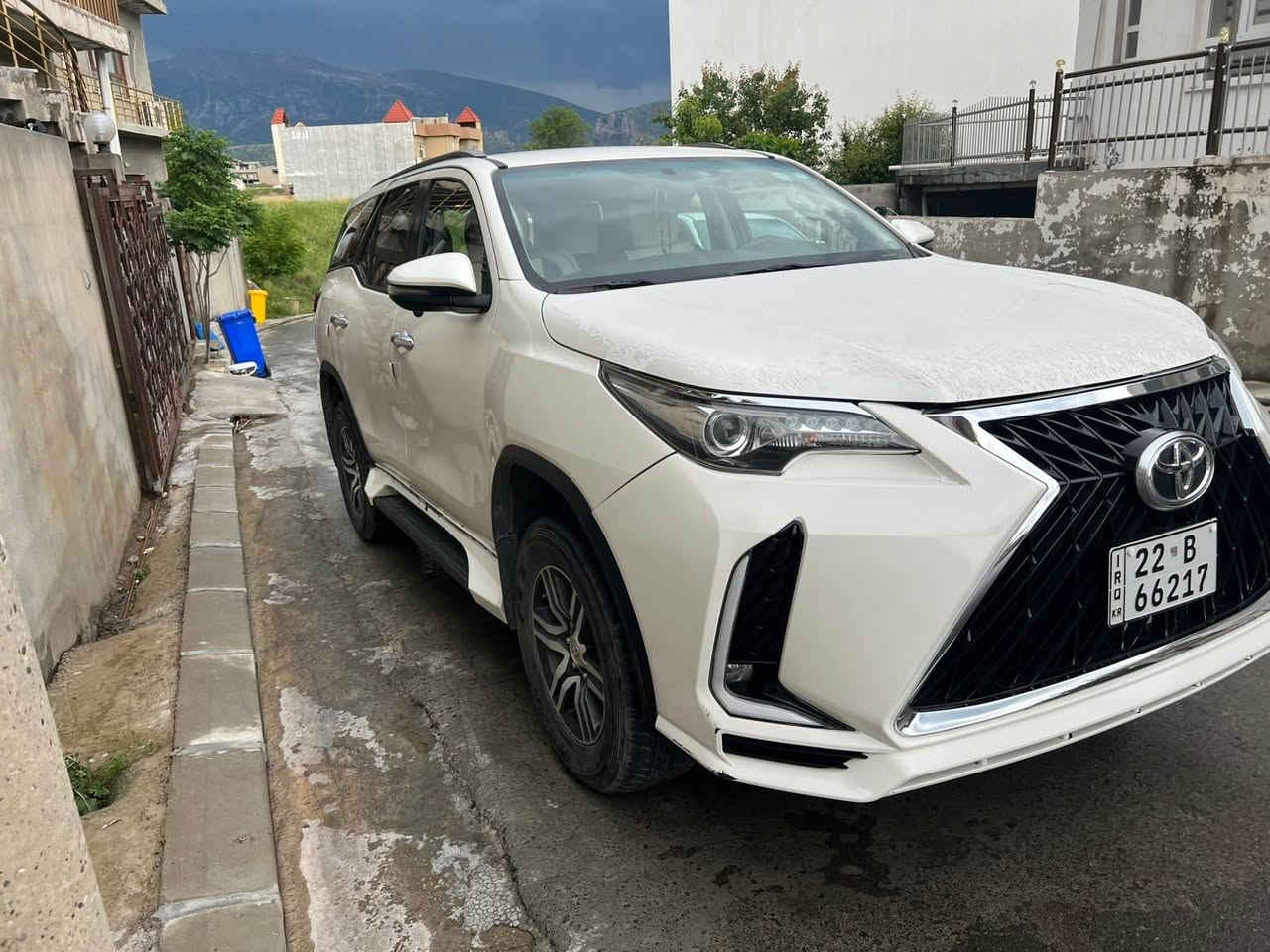 Toyota fortuner.
مۆدێڵی 2020 __ 4 بستۆن دەبڵ ئەکسڵ پێش لێکزز زۆر خاوێنە بێ بۆیاخ لە شەریکەیەوە یەک دەستە سیارەکە نوقتەی بە هەموو هەیکەلی وەنیە  نە سارد  نە کارتیی نیە گێرو مەکینە بە شەرت بەناوی خۆمە تەنها ٤٣  هەزار کم ڕۆیە.
سعری ٢٨٥ وەرەقە و مەجال 
*********** أربيل, العراق
