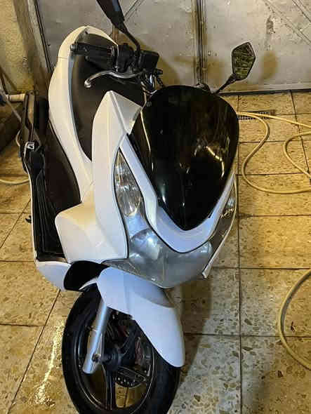 السلام عليكم بي سي اكس PCX لون صدفي مميز بدون صبغ بلاديه دراجه خرسه شلعه معدل 120 تدفئه بل يدات لايت عالي ناصي نشرات جرس اشاير 🔔 
مليون و 200 
***********
مكان بغداد
