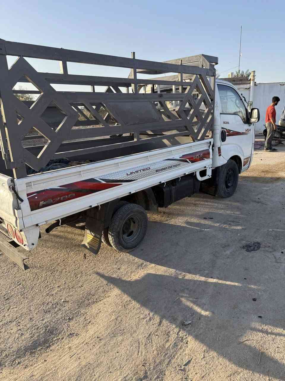 كيه بنكو موديل ٢٠٠٦رقم بصره مشروع وطني تحويل مباشر سياره حلوه ونضيفه  73وبيه مجال مكان البصره هارثه ***********
