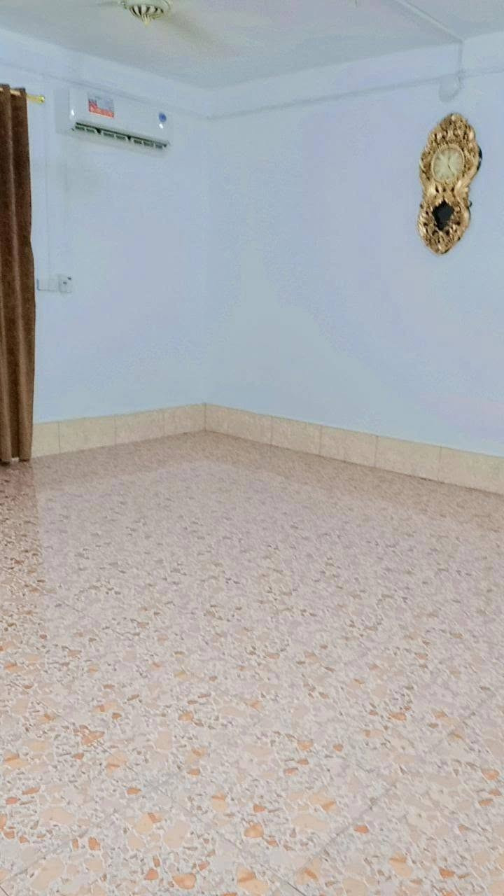 🏡 دار للبيع – فرصة مميزة في الرمادي / الصوفية – بداية منطقة البوسودة

🔹 المساحة الكلية: ١٨٠متر 
🔹 جنس العقار: طابو زراعي – تحويل مباشر
🔹 نوع البناء: بلوك مضغوط

مواصفات الدار:

غرف نوم: 2

صالة واسعة

استقبال

مطبخ

كراج + حديقة

مجموعة صحيات داخلية وخارجية

📍 الموقع مميز ضمن منطقة سكنية متكاملة، تتوفر فيها كافة الخدمات من ماء وكهرباء وتبليط ومدارس، مع بيئة هادئة ومناسبة للعوائل.

💰 #السعر: ٨٥ مليون.

للمزيد من التفاصيل يمكنكم زيارة مكتبناا مكتب العين العقار ع شارع 40 مدخل الصوفيه الثانية 

***********
***********
***********
