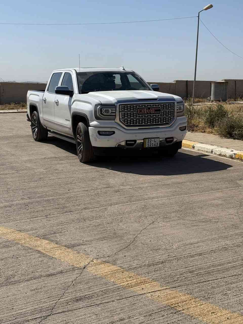 السلام عليكم
جي ام سي سييرا دينالي 2018 باب طويل بدي قصير 

حادثها جاملغ امامي جهة الراكب صور الحادث ورقم الشاصي مرفق بالصور وبدون ايرباك وبيها صبغ باب خلفي جهة الراكب مواصفات الدينالي معروفة فول السيارة جاهزة مابيها اي تقص تايرات برجستون جدد باتري جديد تحت الضمان صدر جديد دبلات خلفي جدد  دسكات جديدة سنوية وهزة جديدة رقم اربيل والسنوية بأسمي 

بيها شخوط بسيطة وطعجة بباب السائق من الخلف

وطعجة بالجاملغ الخلفي تحت قبغ البانزين تتعدل على البارد  والدعامية الخلفية  يحتاجلها تعديل والامامية يحتاجلها صبغ 

السعر 260

مكانها بغداد الحرية

 ***********
