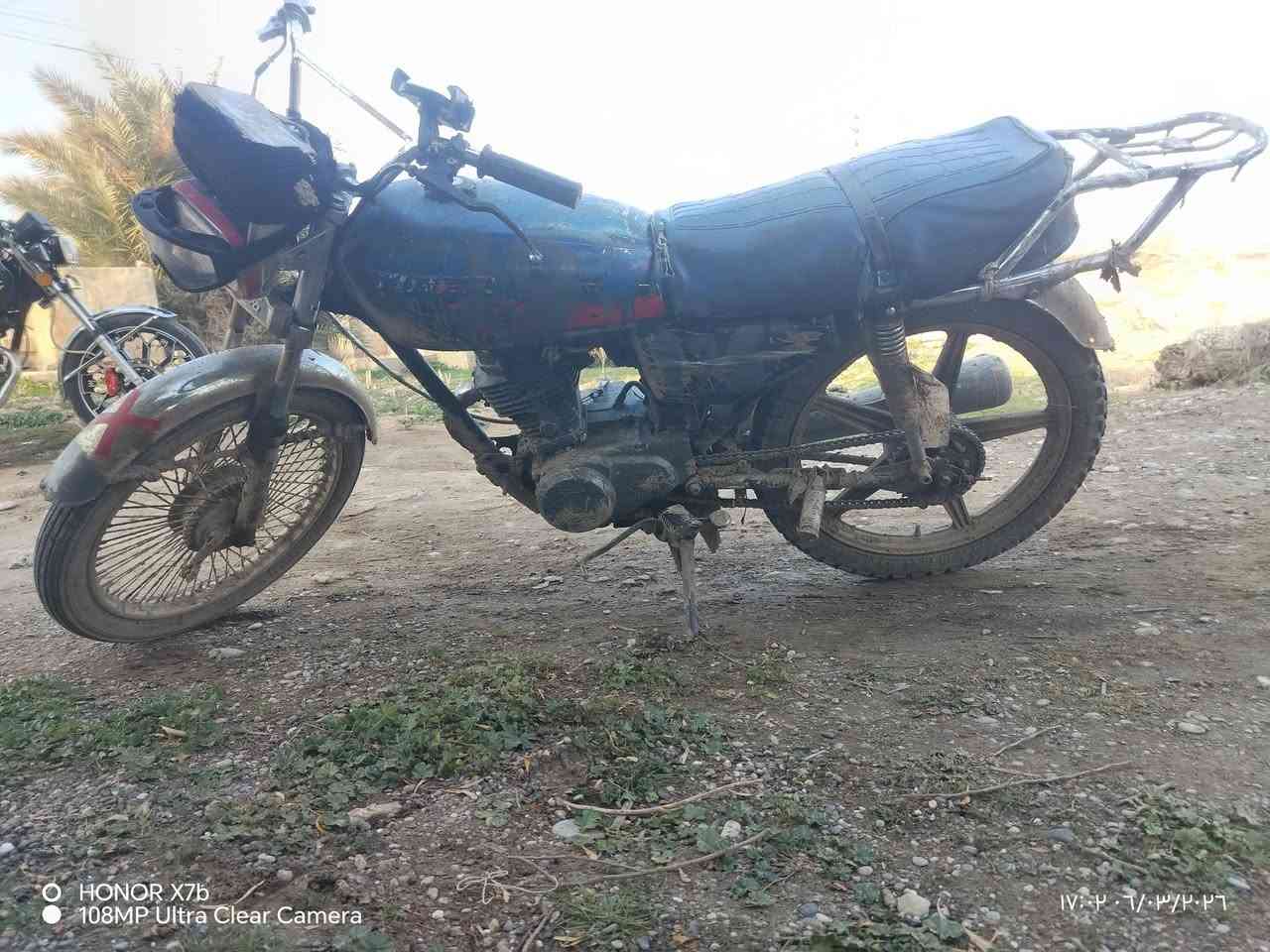 السلام عليكم يوجد تايكر اربعه كير
للبيع ب 150
نضيف 
محرك معمر جديد 
يعوزو غسل 
ه‍ ***********
ويرهم مراوس
