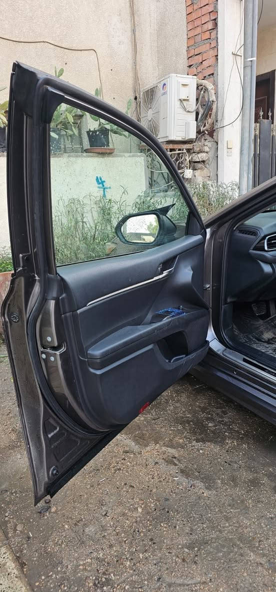 السلام عليكم
مكلف بالنشر
للبيع كامري ٢٠٢٤ 
فئة se  معروفة مواصفاته

حادث بسيط
السياره  جديده بعدها بريحة الشركه

ماشية ٣٣ ألف فقط
مكانها بغداد
‎0771 586 7557 للتواصل
