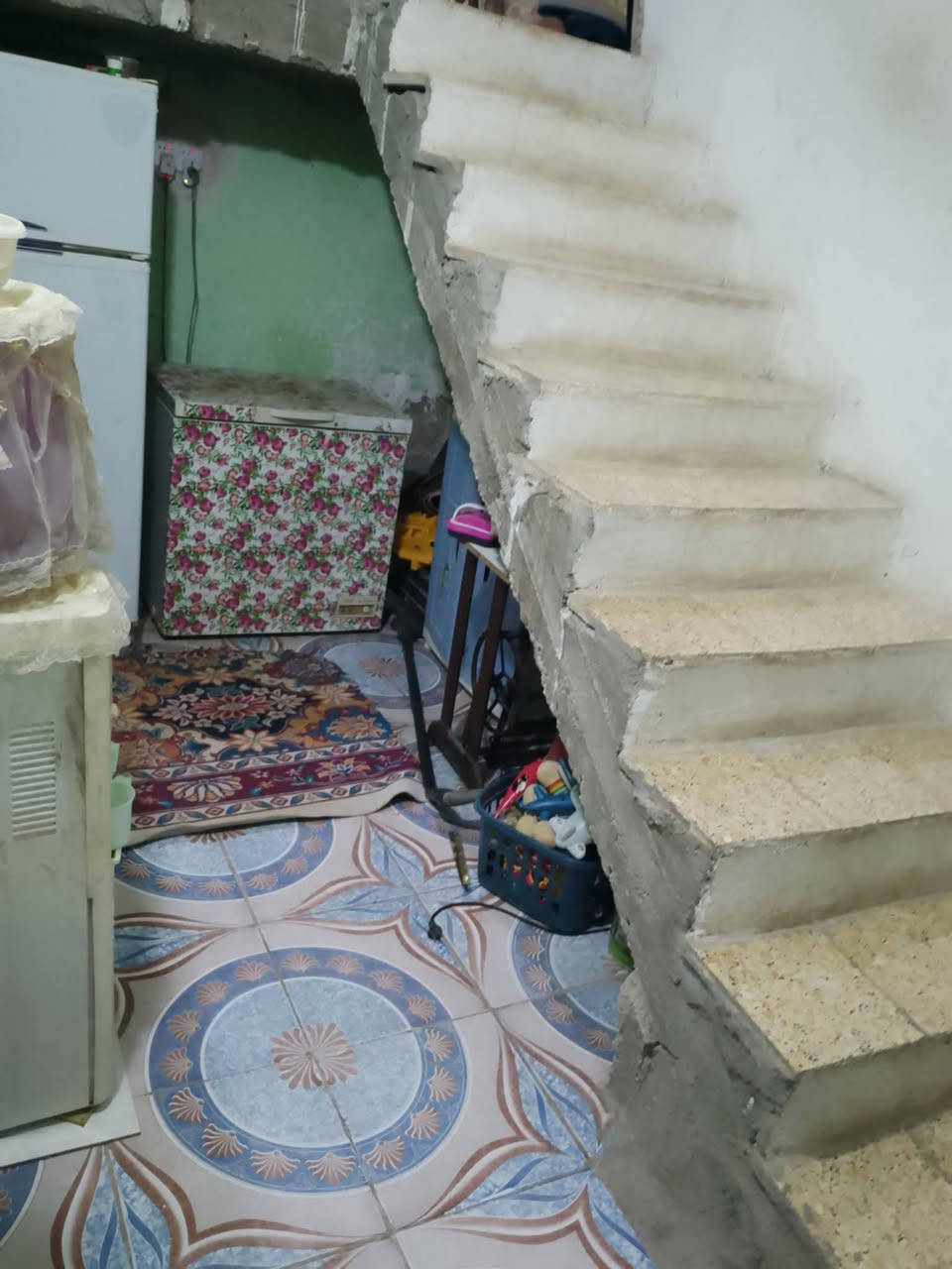 بيت 100متر مربع 10×10في حي الحكيم نزلت افران المرتضى يبعد عن شارع العام 200متر متكون البيت من 3غرف نوم واستقبال وصالة ومطبخ وطرمة 30وبيه مجال للستفسارعلى هذا الرقم***********
