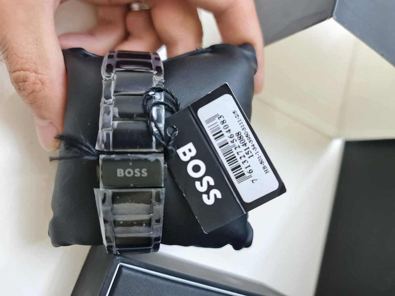 ساعة BOSS أصلية – موديل 1514088
جديدة بالكامل مع العلبة والتغليف
كرونوغراف عملي وأنيق
مقاومة للماء 50 متر
لون أسود فاخر
3 عدادات 

السعر بالوكالة ٣٦٠ الف دينار
#السعرالمطلوب ٢٠٠ الف دينار


**إذا كنت صاحب هذا الإعلان وتريد حذفه لأي سبب، رجاءا أرسل رسالة إلى الدعم الفني**