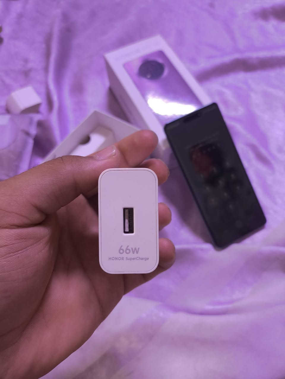 للبيــــع العاجل 📱
جهاز Honor X9c 5G 
الذاكرة: 256GB | الرام: 12GB
العشوائي 24
الحالة: نظيف 100% مابي اي خدش او كسر
الملحقات: كارتونة + شاحن اصلي 66W

مميزات الجهاز:
✅ بطارية 6600mAh تقعد يومين
✅ ضد الكسر وضد الماء IP65 
✅ شاشة AMOLED 120Hz
✅ كاميرا 108MP

السعر: 350 دينار قابل للتفاوض البسيط
المكان: النجف
للتواصل: [*********** ]
