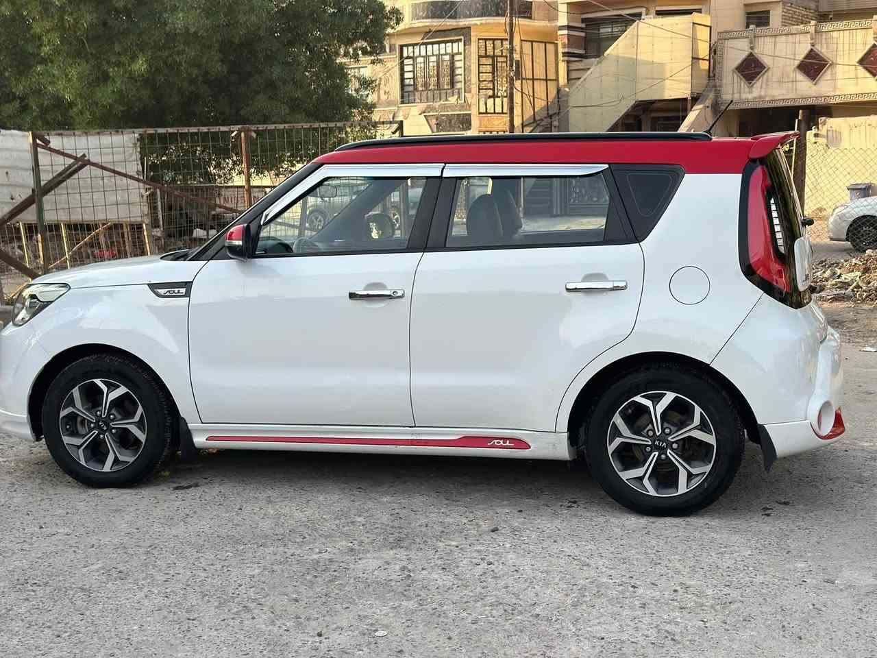 صول 2015 ...خليجي مكينه 2000 دوش رقم اربيل بسمي ..سنويه لل30  مواصفاتها فول عدا بصمه  
جلد كشن كهرباء 
شاشه كامرا
حساس خلفي 
مرايه شفط 
ترحيب دوسه ليزريه 
تحكم كامل 
لايت لد بكد لايت لد 
تو كلر بلاد 
السعر 132 بيها مجال .....مكان السياره محافظة الديوانية 
***********..... .
