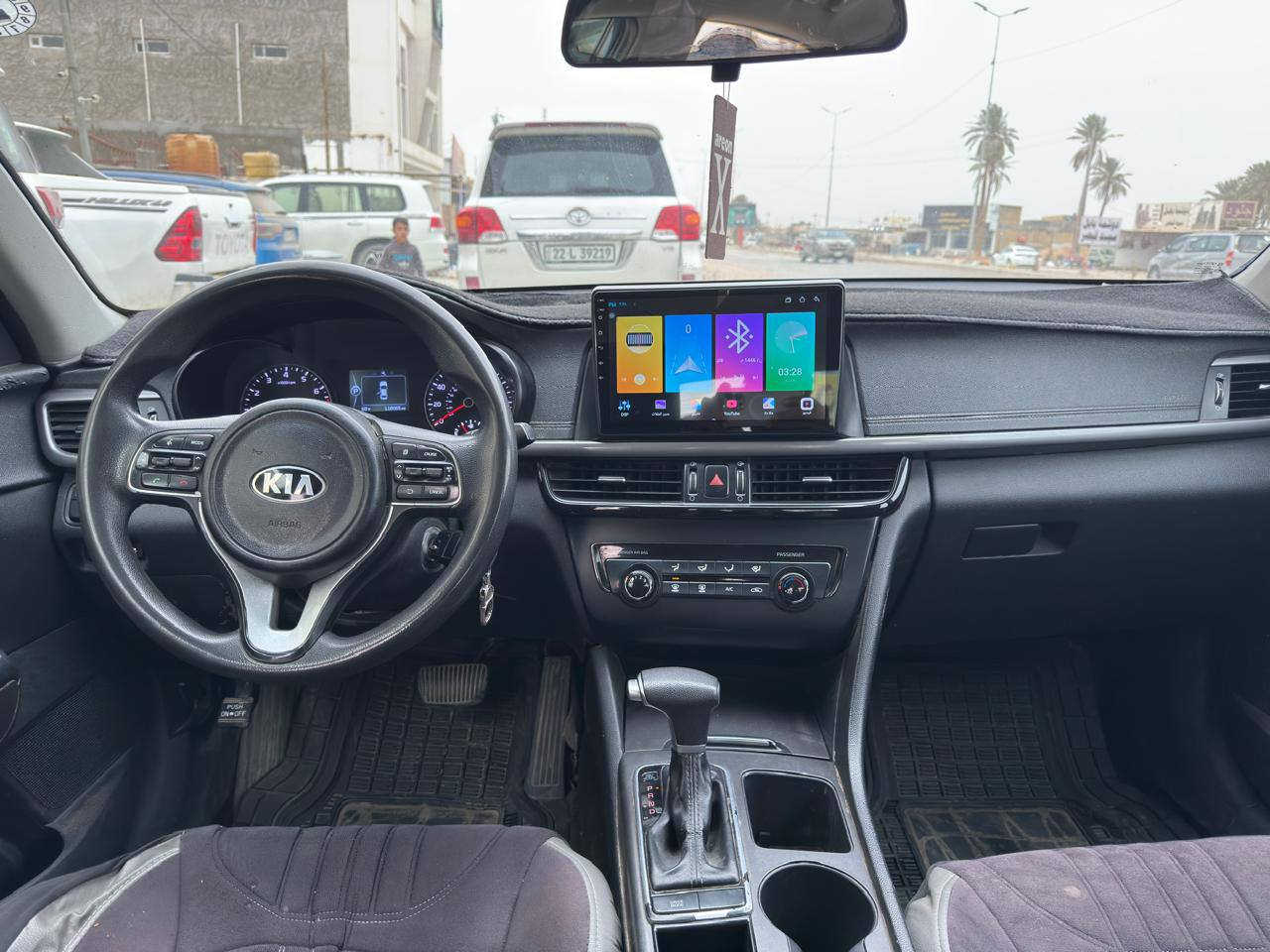 السلام عليكم
اوبتيما للبيع موديل 2017 
امريكي بيه قطعتين بنيد وجاملغ فقط الباقي كفاله مكينه كير جديد ماشيه119m السياره ما نقصه شي جديد كلش واحله من الصوره بيع او مراوس حسب القناعه السعر 120بيه مجال رقم الهاتف ***********دك وتدلل
