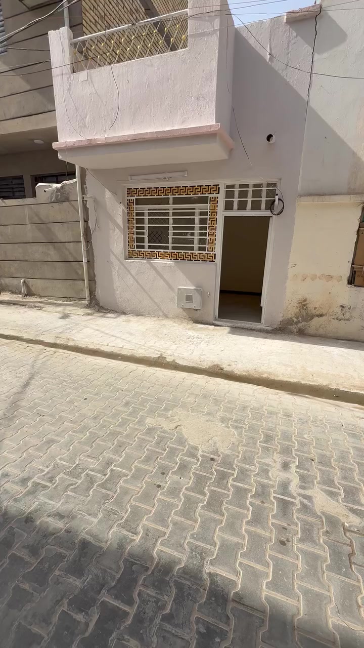 السلام عليكم
يتوفر مشتمل للبيع 
مساحه 50متر 
واجهه4.25 
البيت جاهز للسكن 
الطابق الارضي 
استقبال 
ومطبخ وخدمات 
وغرفه نوم 
طابق ثاني 
غرفه نوم 
وسطح 
بغداد الجديده شارع المسبح 
قرب مدرسه البحتري 
للاستفسار الاتصال على الرقم
***********
