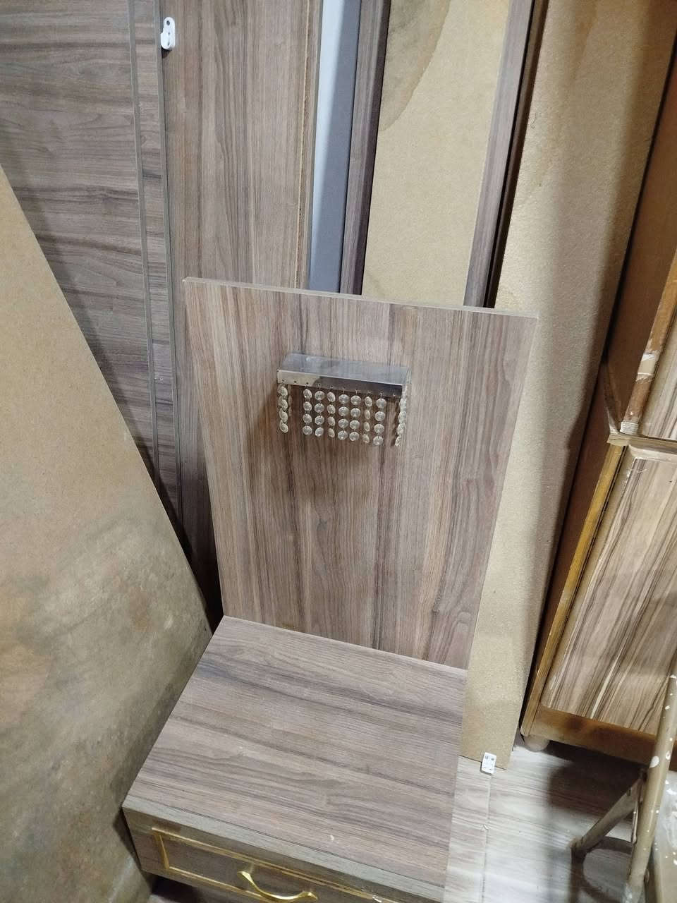 غرفه نوم تركي 5 قطع على وضعها تقريبا 60 بلميه نظافه سعر 175 بدون ميز تواليت مجال الشاري ***********
