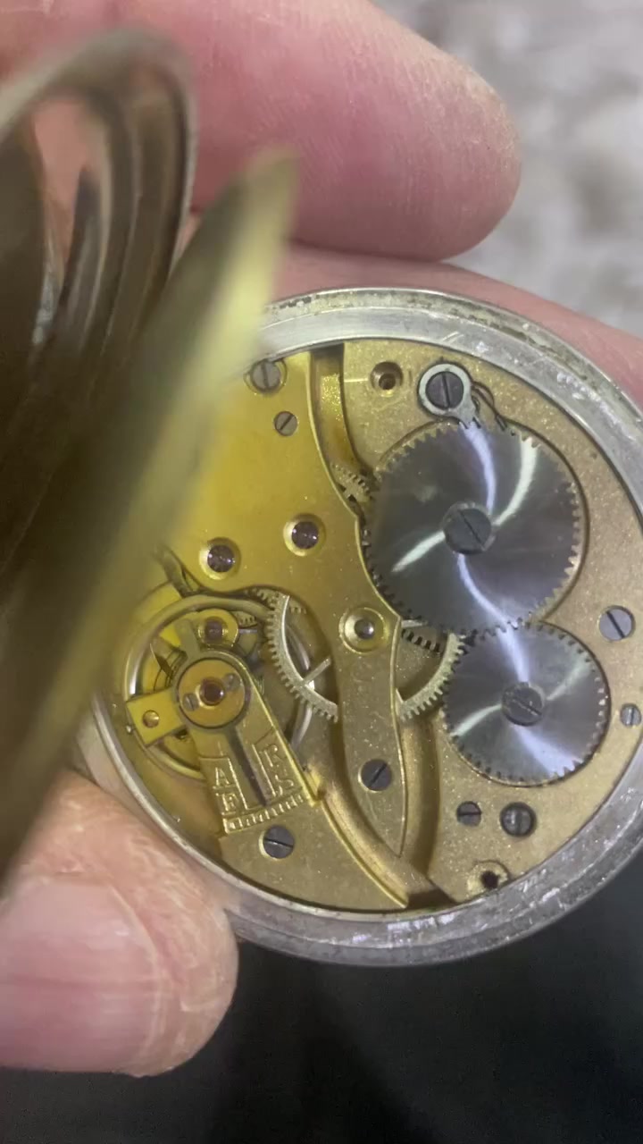 ساعتين جيبيات سويسريات الحركة تكويك 
الأولى أم السلسله الهيكل كامل فضه عيار 800 مختوم
القطر 48 ملم 
انتاج 1884الى 1900
وقت جداً مضبوط
الثانيه بدون سلسله سويسريه
انتاج عام 1924  
الهيكل مصنوع من الأستيل والكروم المقاوم للصدأ
تعمل بشكل ممتاز 
القطر 53 ملم 
السعر راسلني خاص وتدلل
*********** 
المكان كركوك يوجد توصيل
