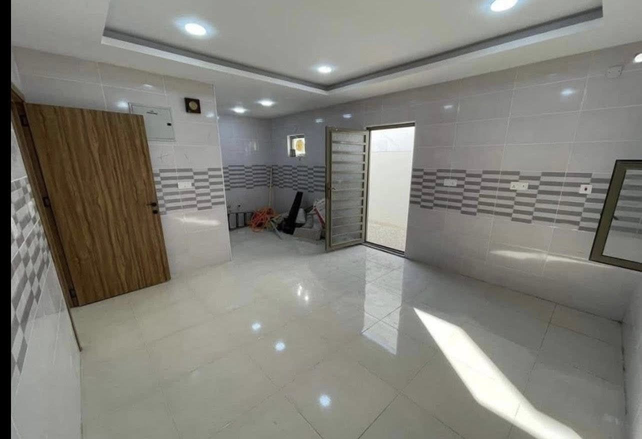 دار ايجار 200م مجمع الاميرات 2 / ايجار مناسب / اتصال ***********
