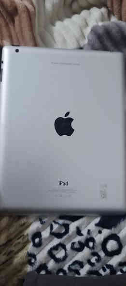 ايباد ابل يجي معاه فقط كيبل الشحن غير مستعمل
ذاكره 32 كلش سلس ينزل بيس وببجي ايباد كلش حلو 
يدعم 40 فريم بسلاسه كلش حلوه سعره مناسب فقط 75 رقمي *********** مكاني كربلاء حي السلام
