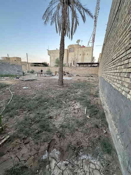 السلام عليكم 
قطعة ارض للبيع مساحة 418 متر طابو 25 زراعي 
متوفر الخدمات ( ماء - كهرباء - تبليط ) 
الموقع الأرض دوانم دور النفط 
للاستفسار الاتصال على الرقام الاتية:
***********
***********
