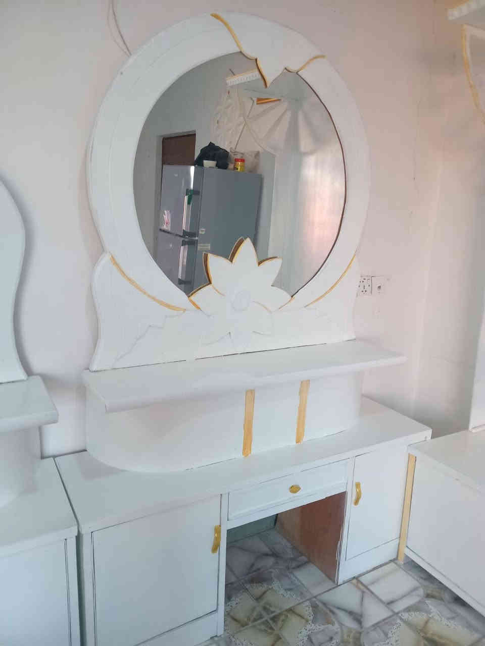 غرفة اخشاب للبيع 
المكان، السدة الهندية منطقة العلگاية
السعر، 600 وبيها مجال
رقم التواصل *********** ‏
