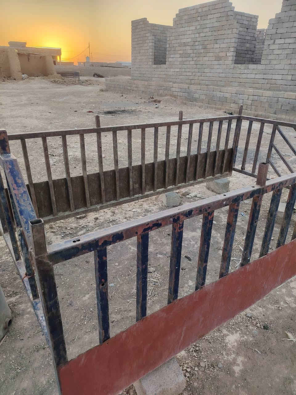 السلام وعليكم يوجد محجل كيه الموقع تل عبطه 
***********
